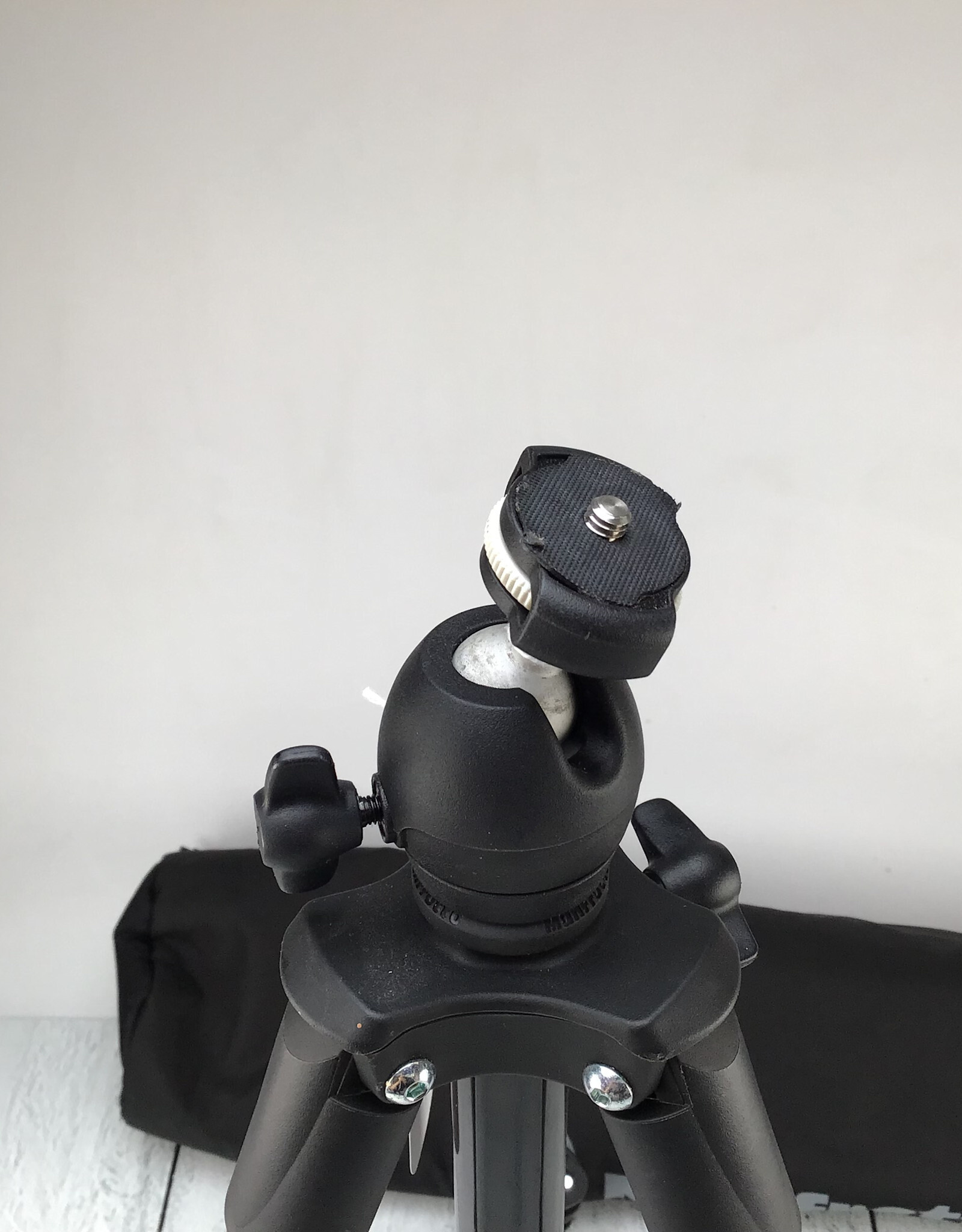 MANFROTTO Manfrotto MKCompactLT-BK Tripod Used Good