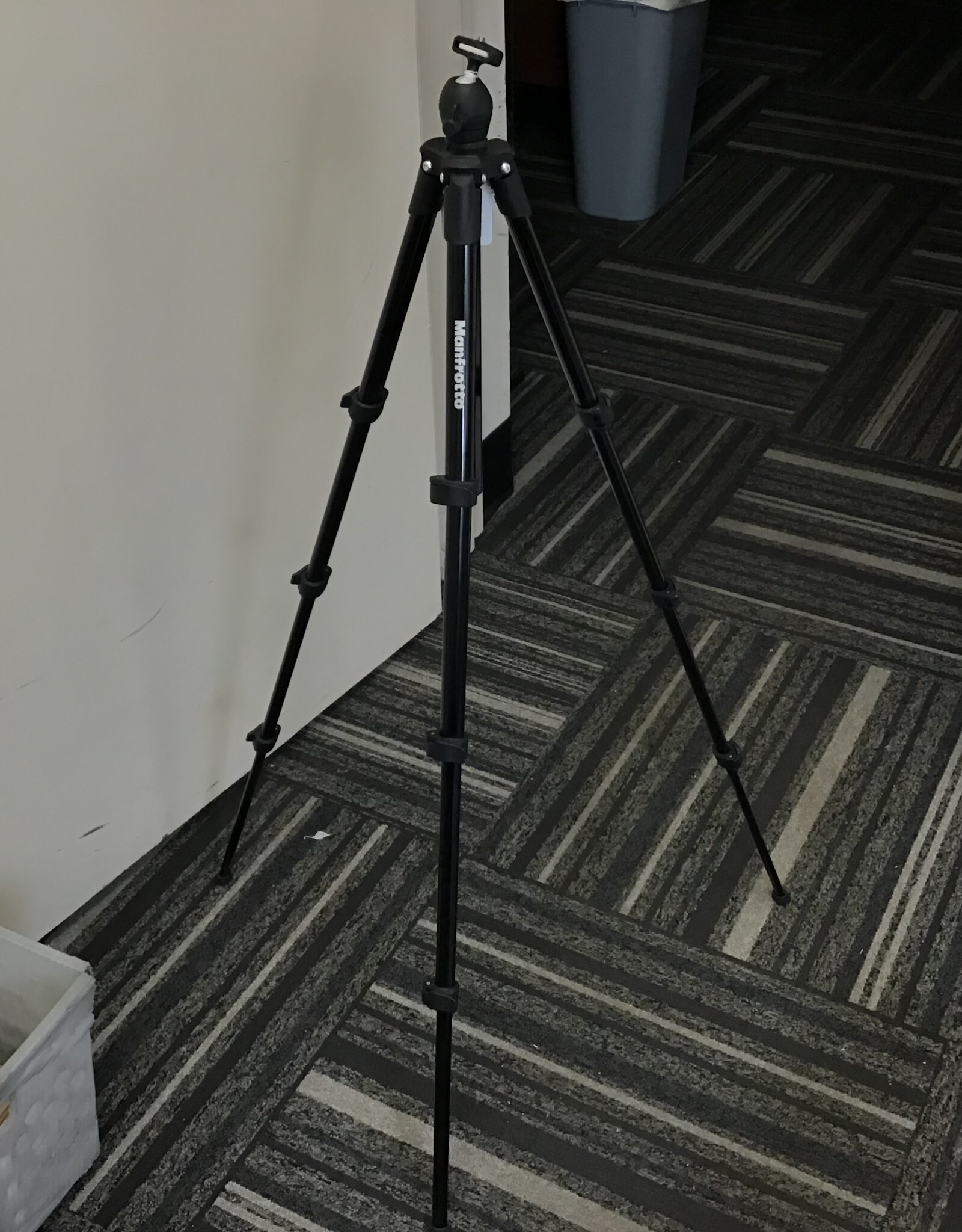 MANFROTTO Manfrotto MKCompactLT-BK Tripod Used Good