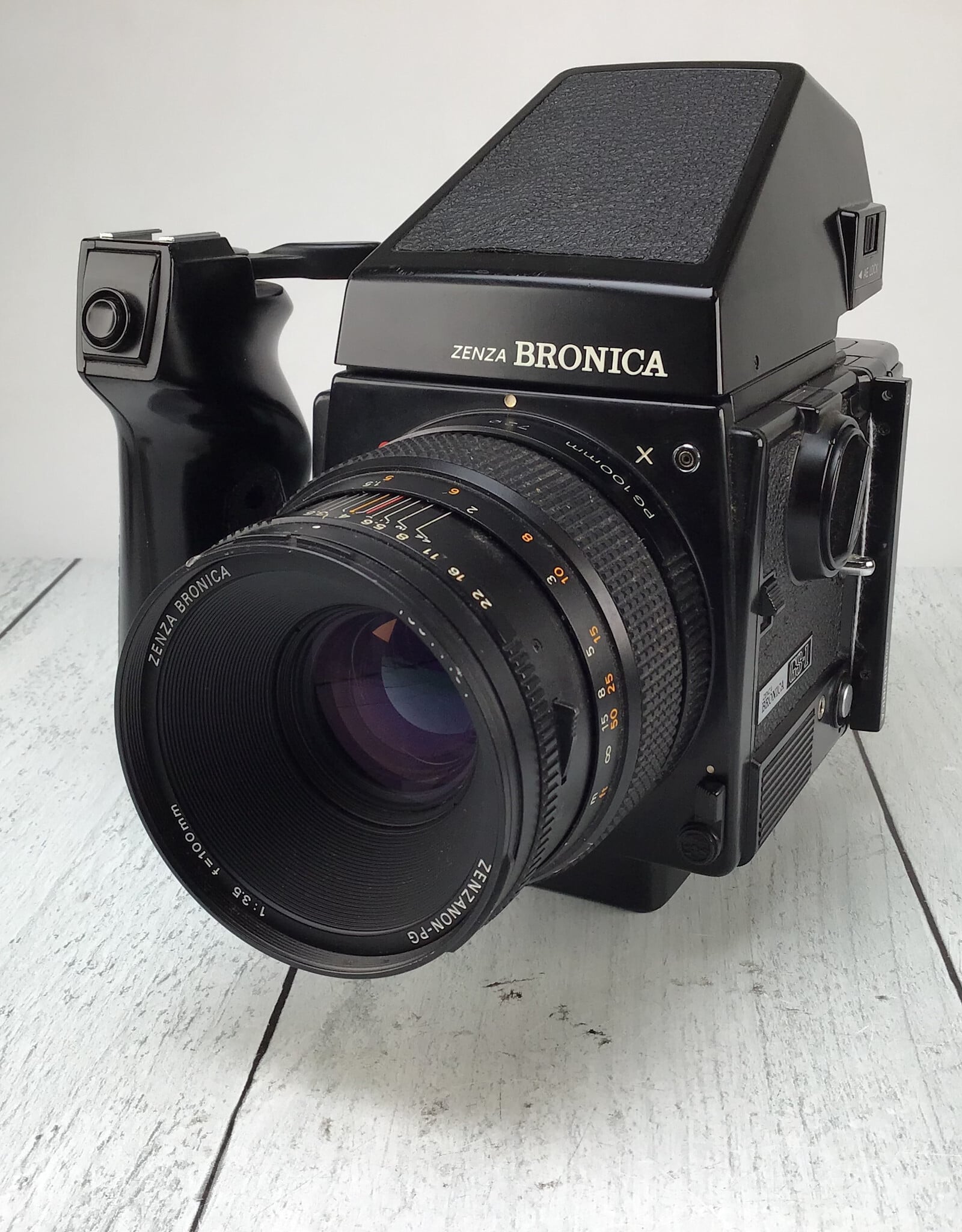 Bronica Bronica GS-1 Camera w/ 100mm, 120 back, Prism Used Good