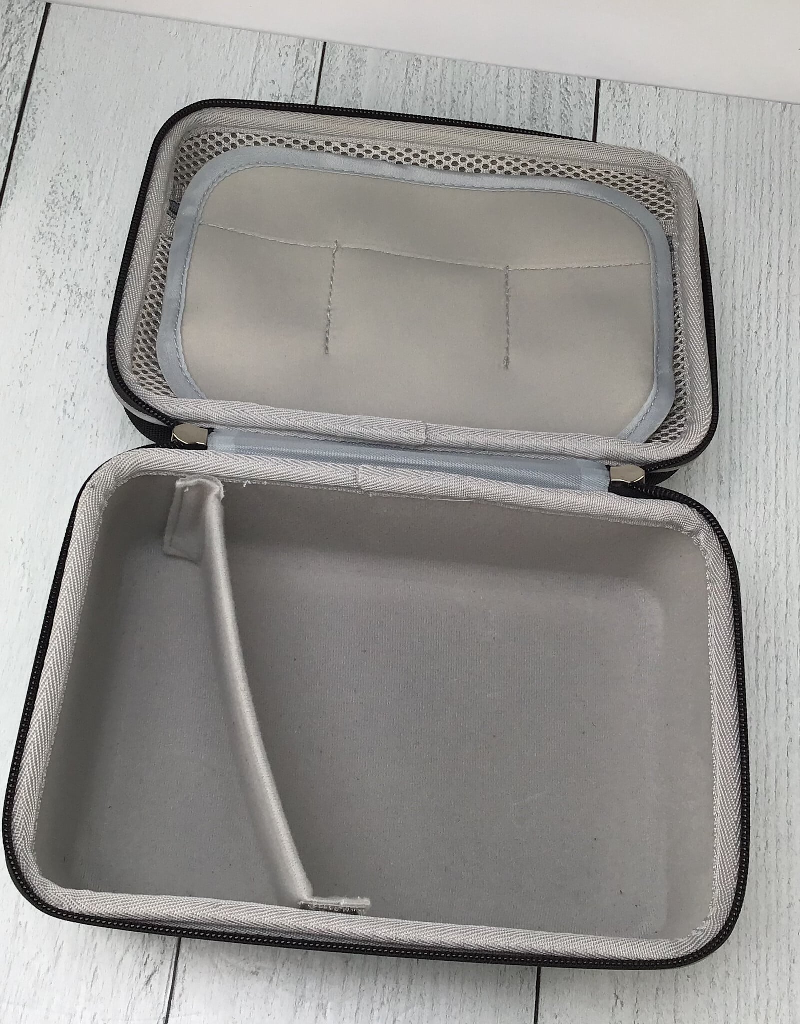 Aproca Clam Shell Case Used Good