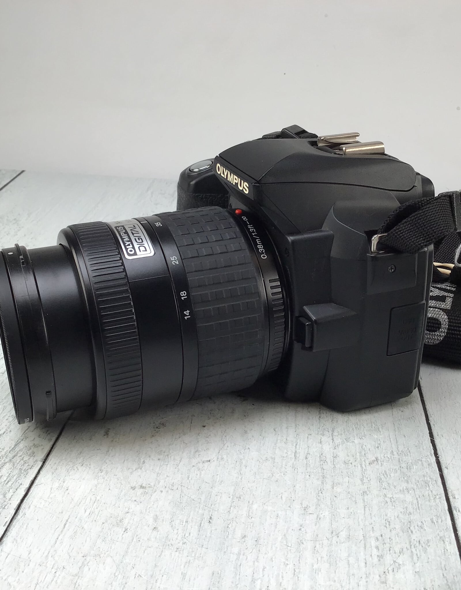 OLYMPUS Olympus E-500 Camera w/ 14-45mm Used Good