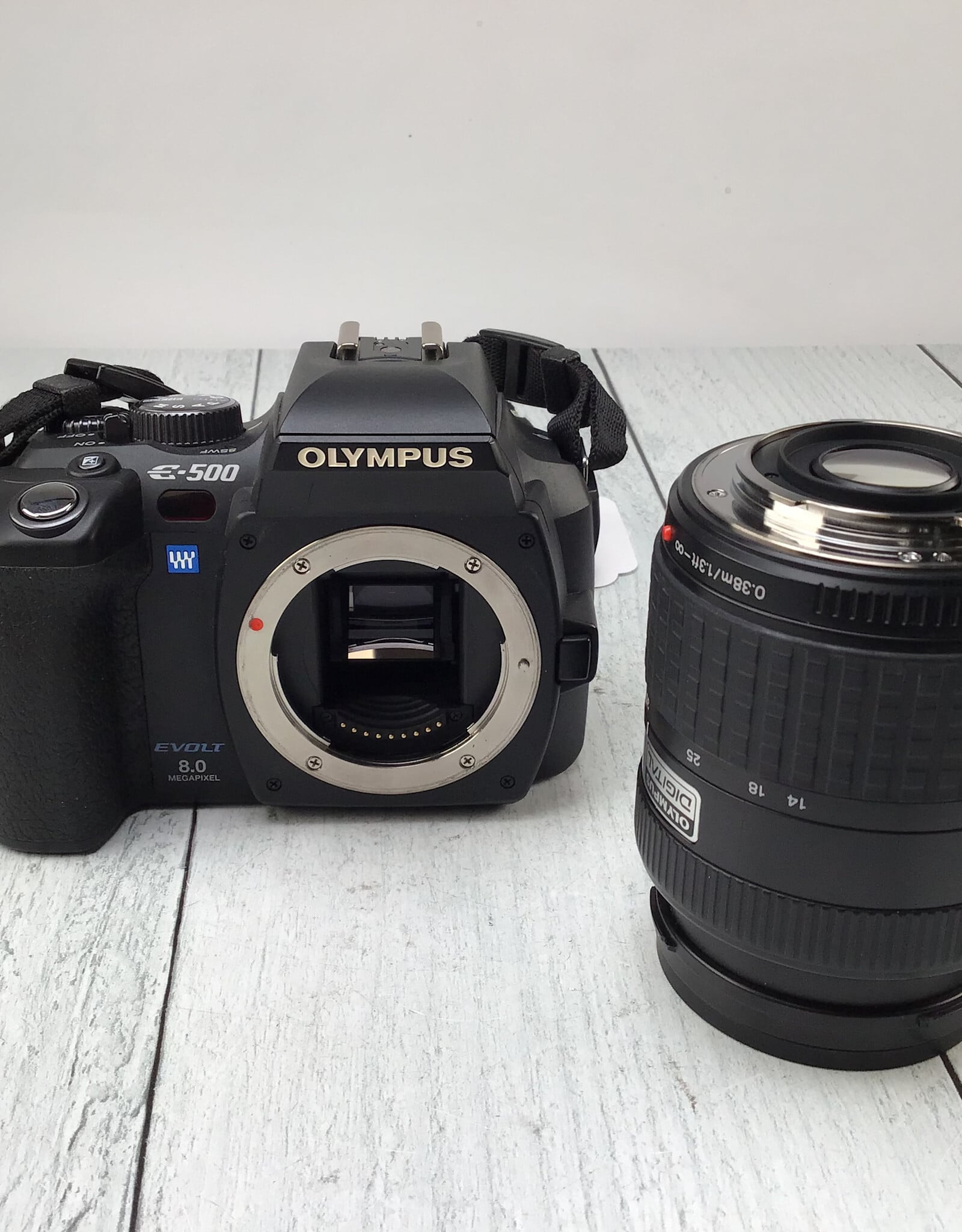 OLYMPUS Olympus E-500 Camera w/ 14-45mm Used Good