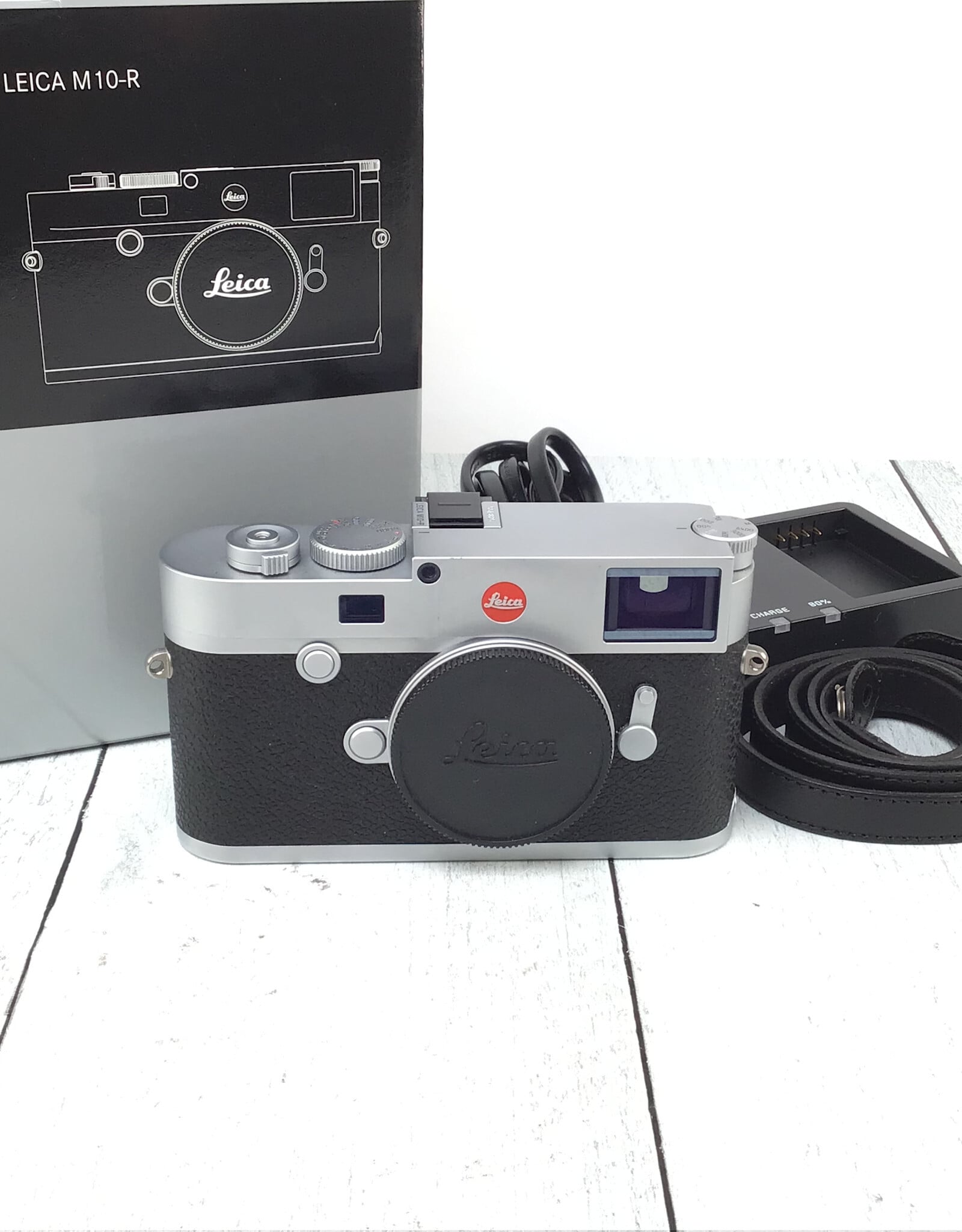 Leica Leica M10-R Camera Body Silver Chrome Finish 20 003 in Box Used Good