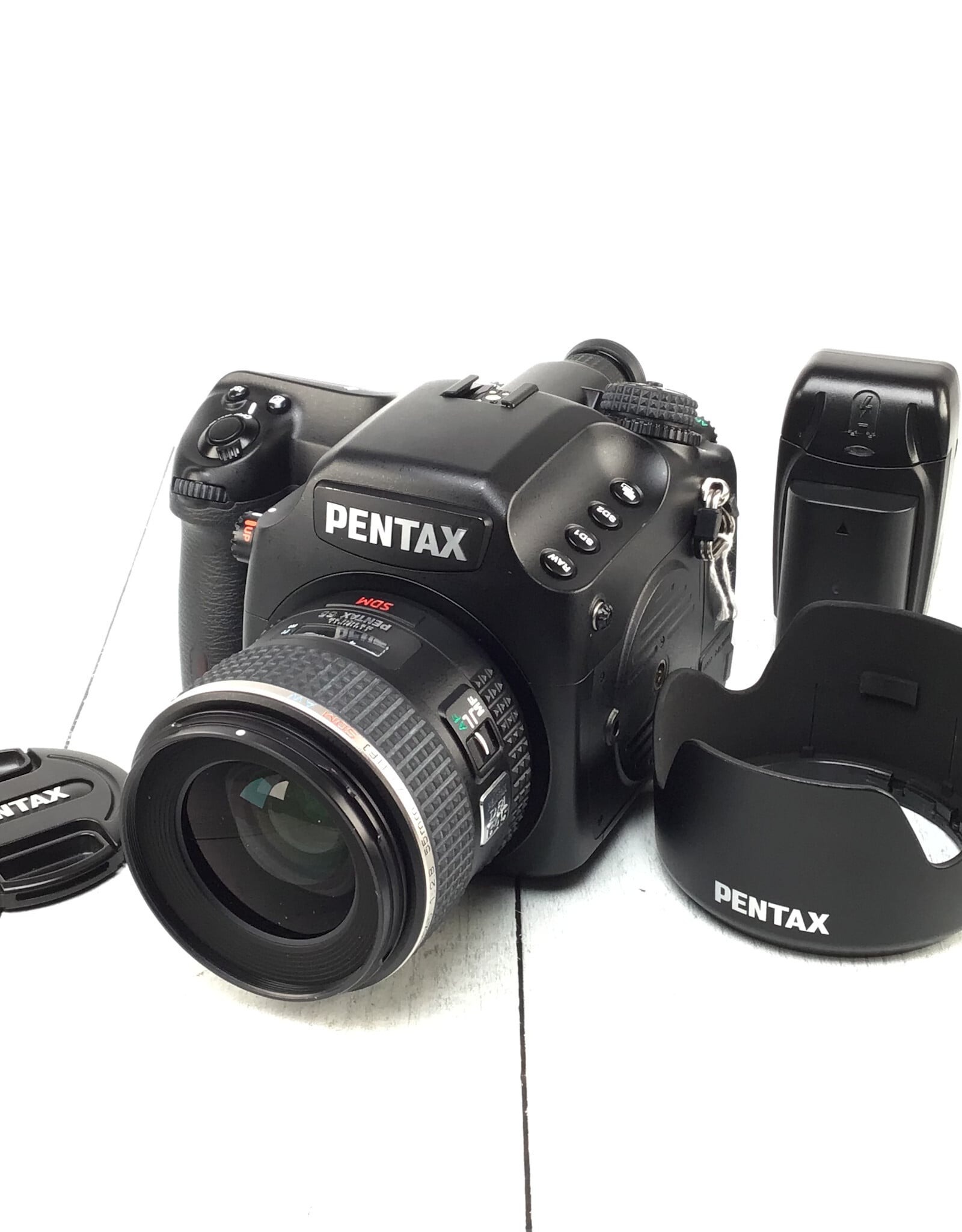 Pentax Pentax 645D Camera w/ 55mm f2.8 Used Good