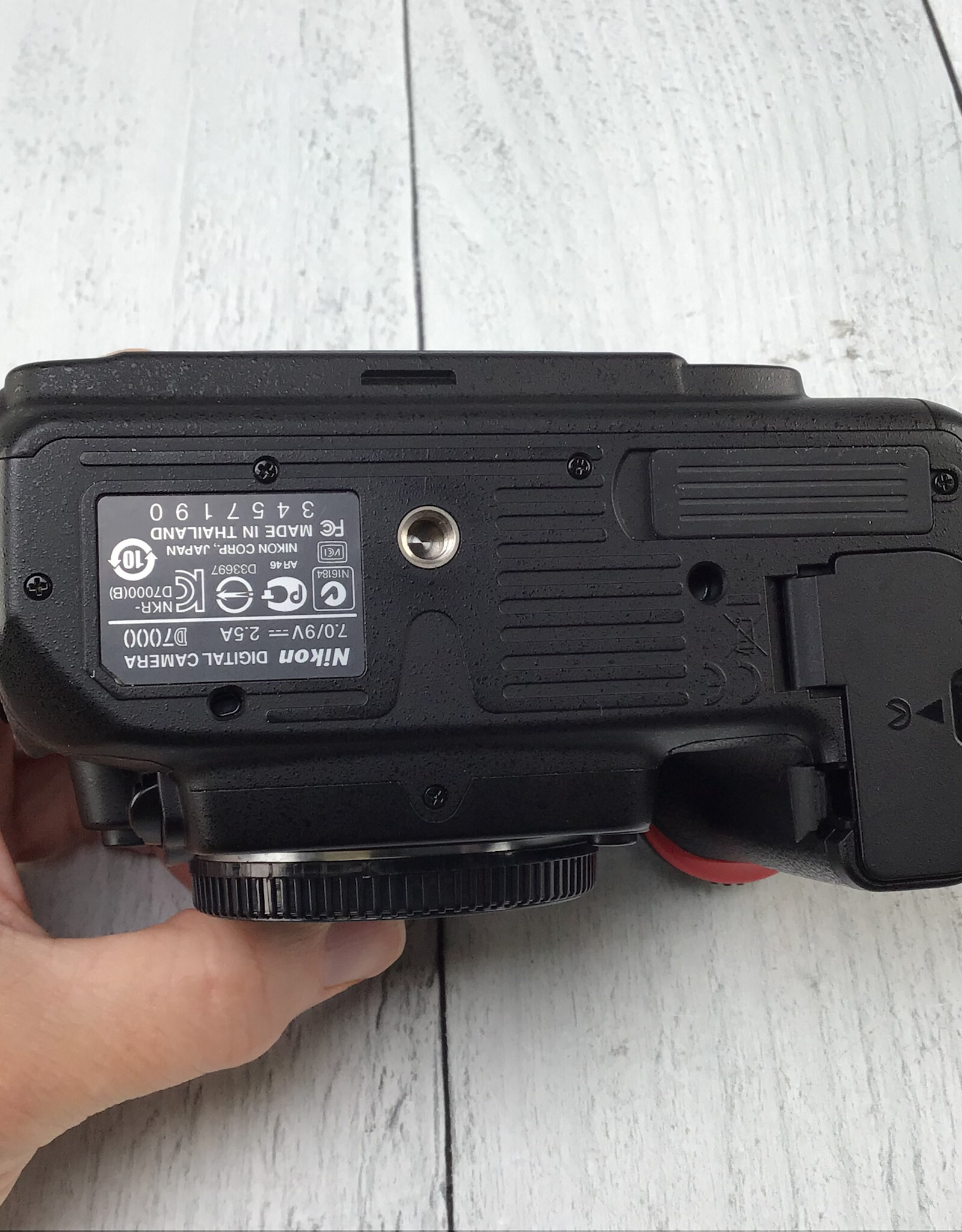 NIKON Nikon D7000 Camera Body No Charger Shutter Count 4950 Used Good