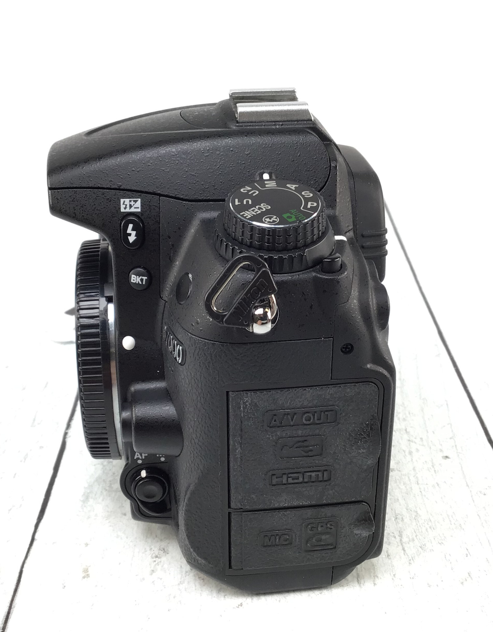 NIKON Nikon D7000 Camera Body No Charger Shutter Count 4950 Used Good