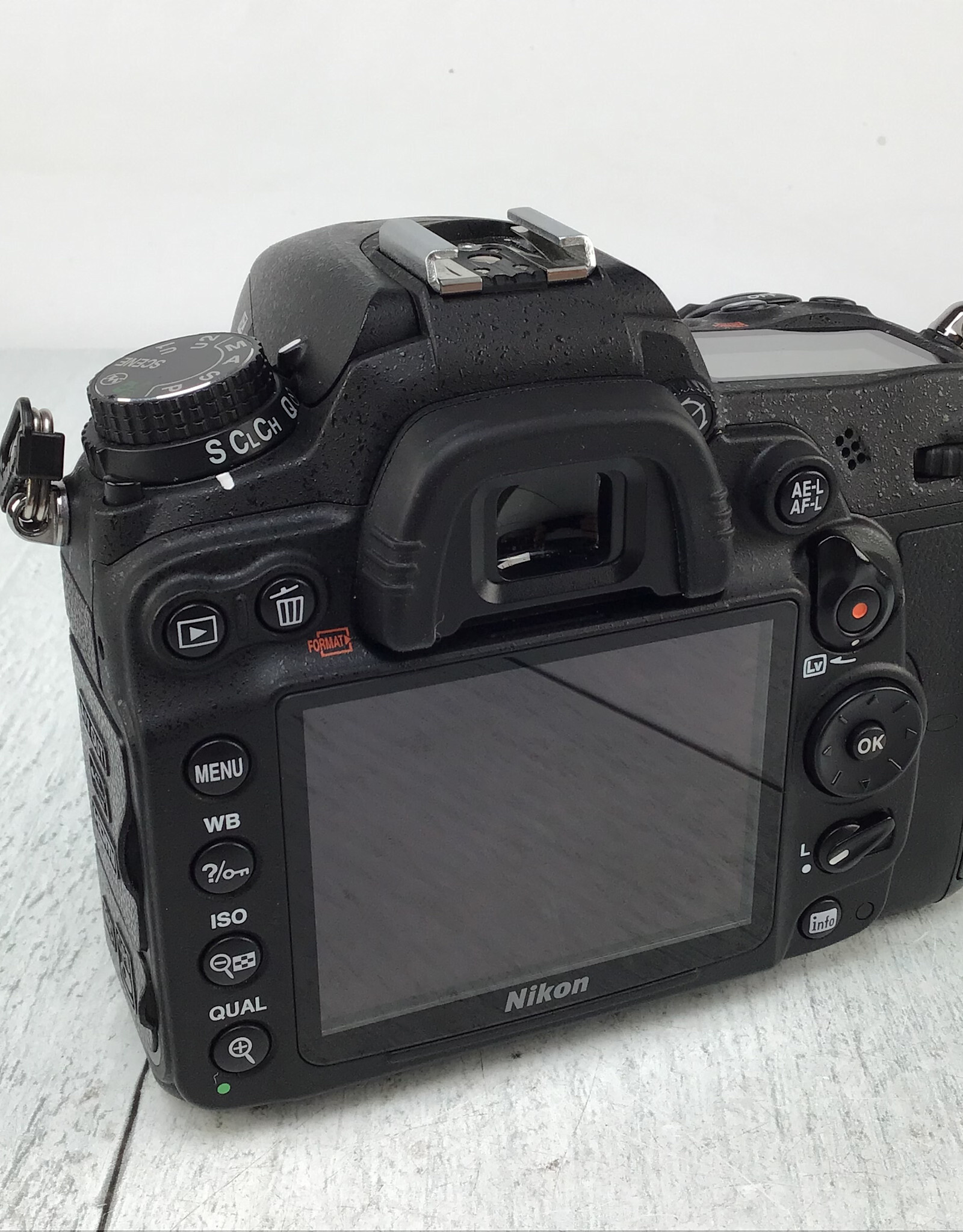NIKON Nikon D7000 Camera Body No Charger Shutter Count 4950 Used Good