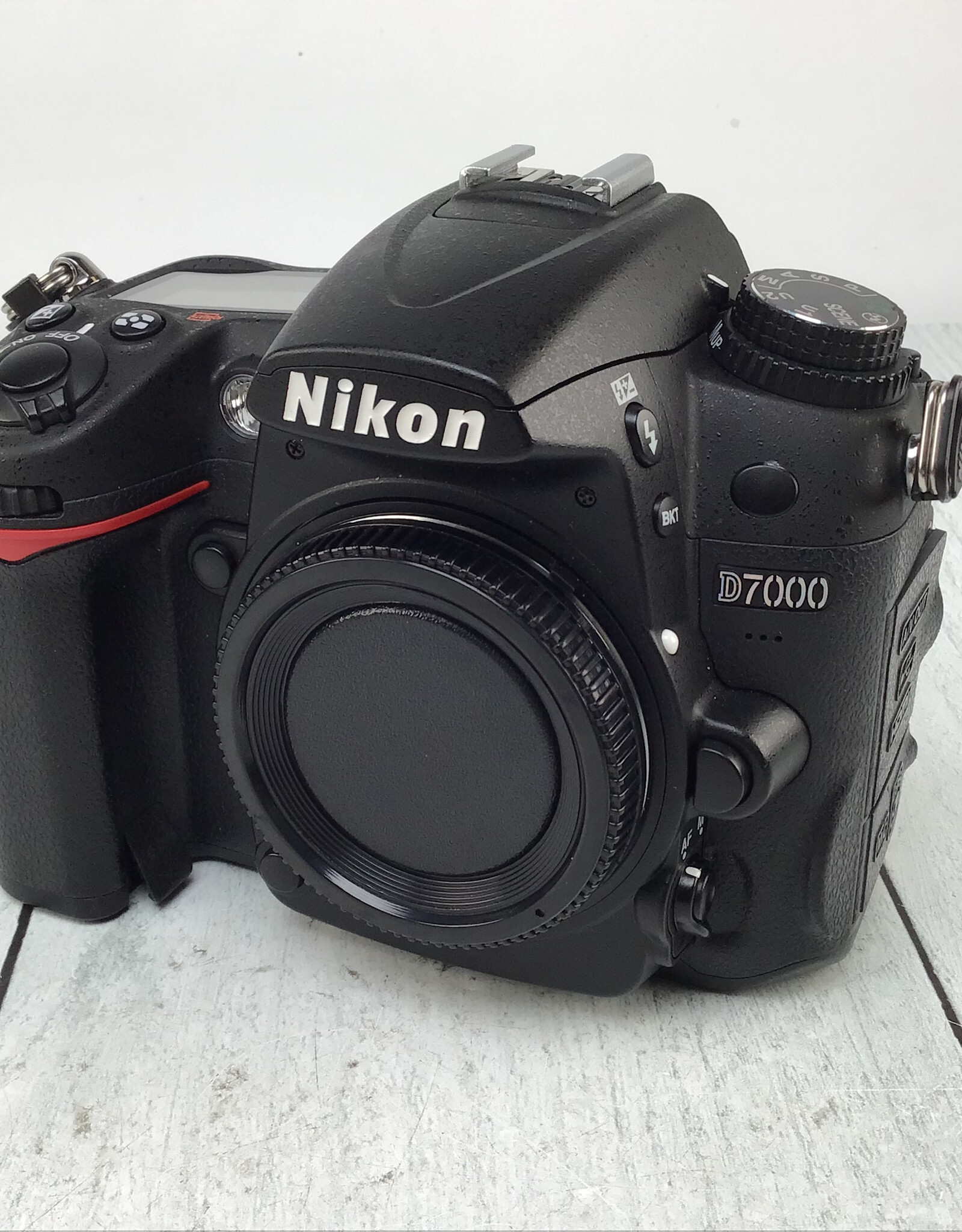 NIKON Nikon D7000 Camera Body No Charger Shutter Count 4950 Used Good
