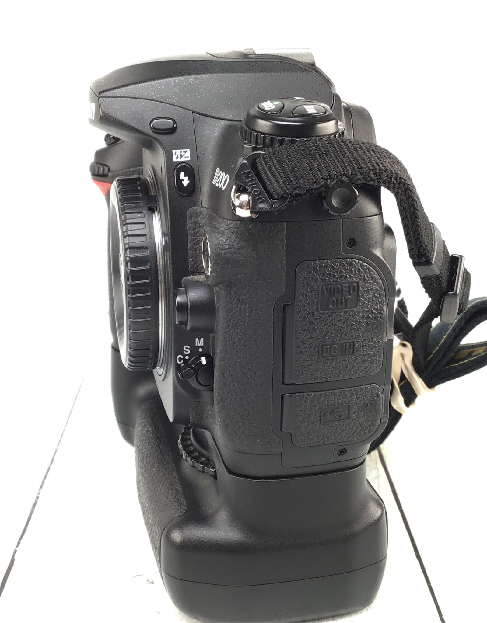 NIKON Nikon D200 Camera w/ MB-D200 Grip Used Good