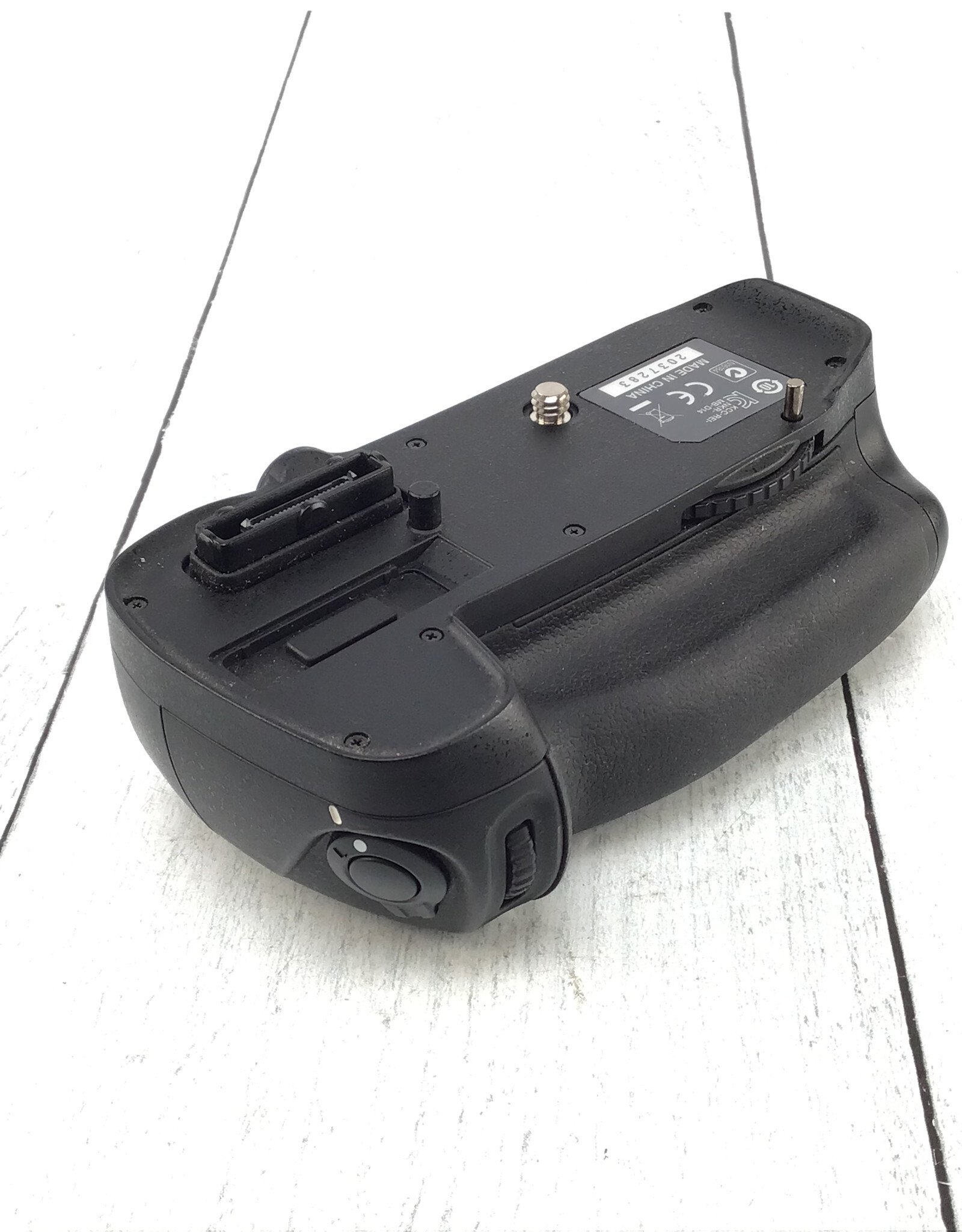 NIKON Nikon MB-D14 Battery Grip for Nikon D610 Used Good