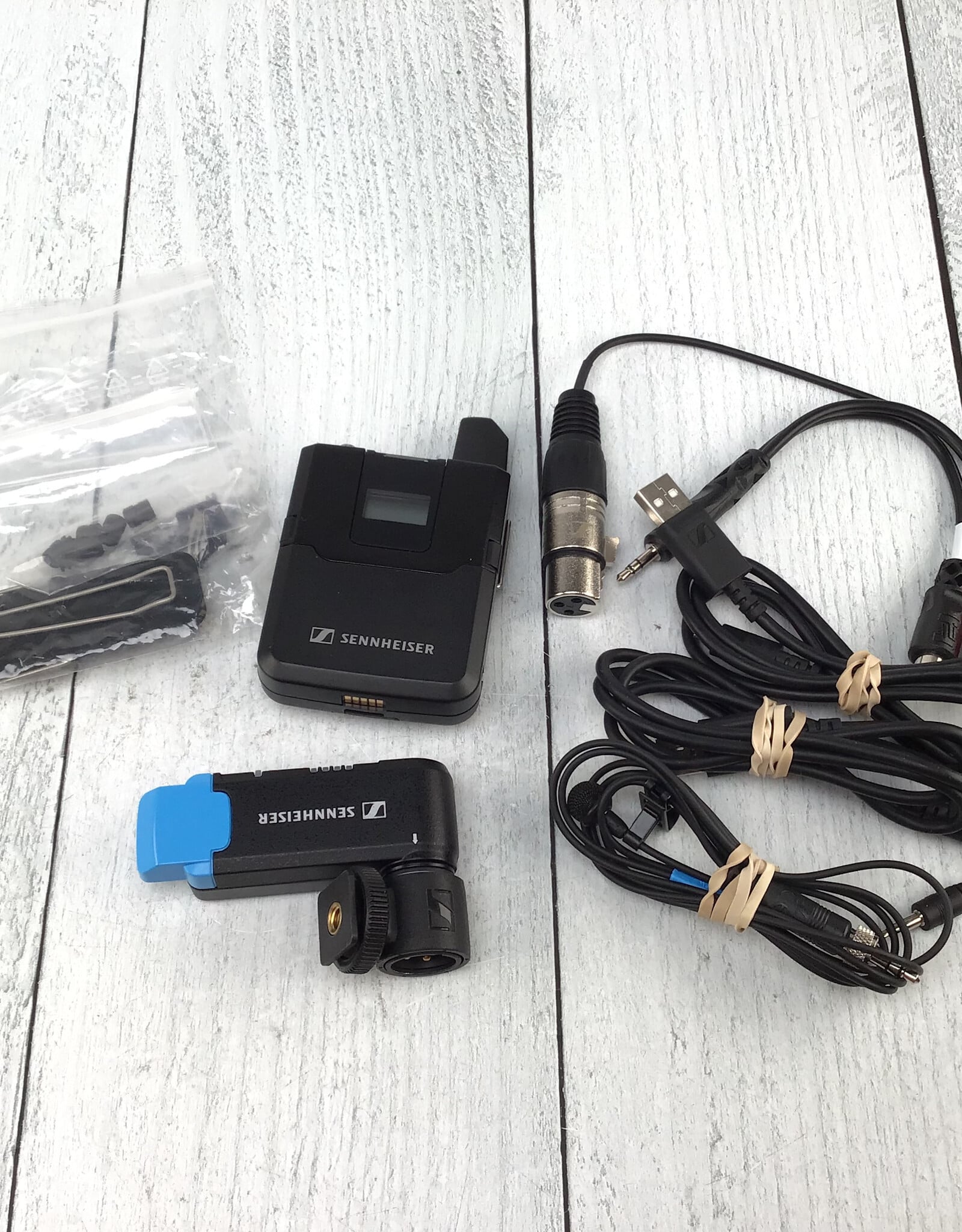 SENNHEISER Sennheiser AVX-MKE2 SET Digital Wireless Omni Lavalier Microphone Used Good