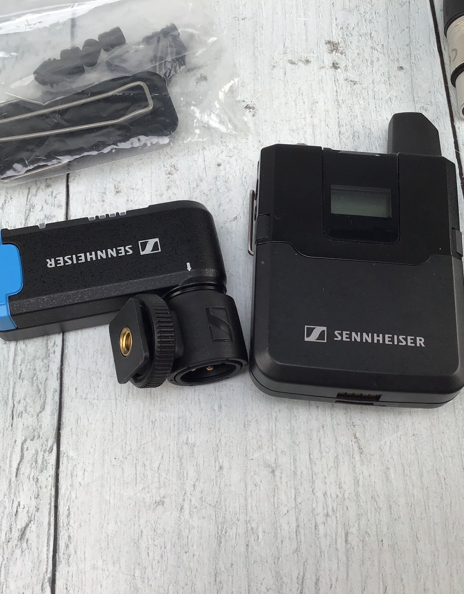 SENNHEISER Sennheiser AVX-MKE2 SET Digital Wireless Omni Lavalier Microphone Used Good