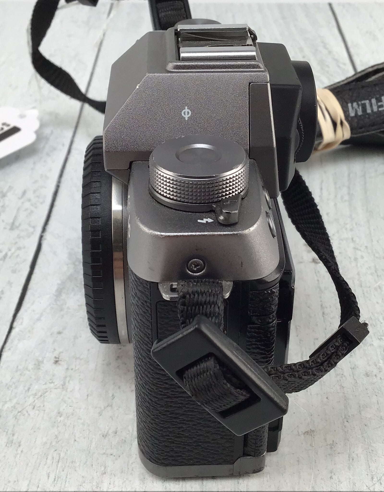Fujifilm FujiFilm X-T100 Body Only Sensor Scratched Camera Used UG