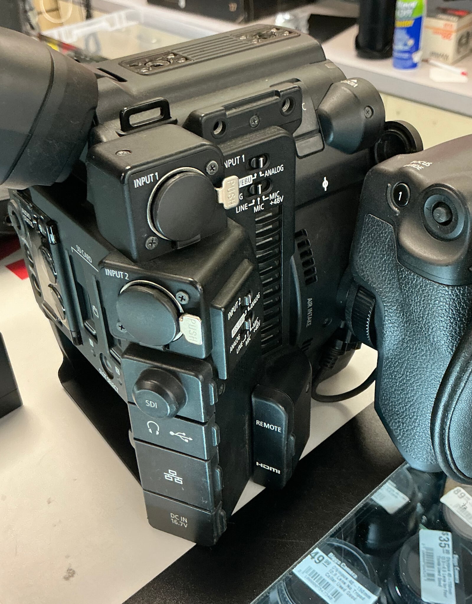 CANON Canon C200 Camera Outfit w/ Jason Case 128 Hours Used Good