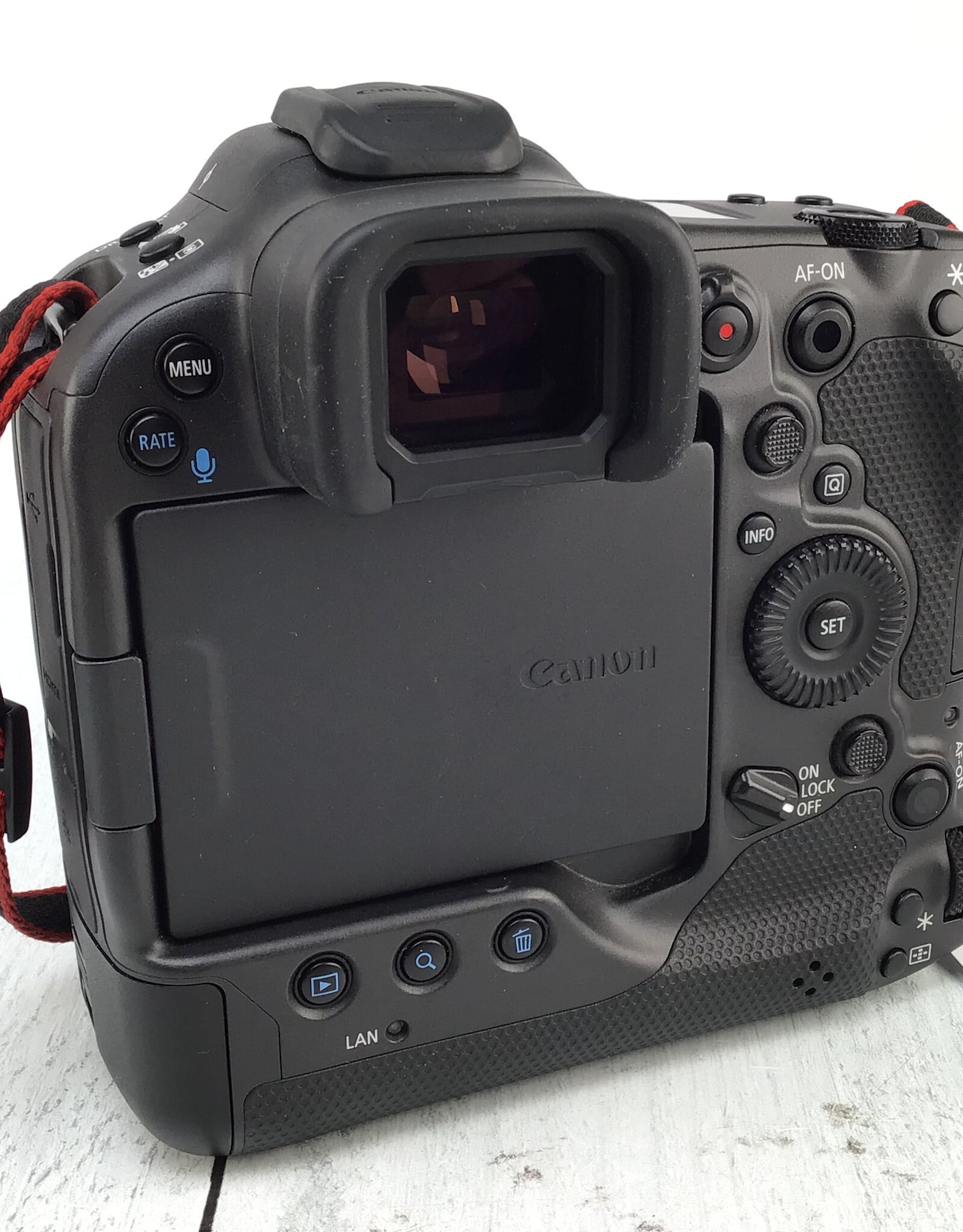 CANON Canon R3 Camera w/charger Used Good