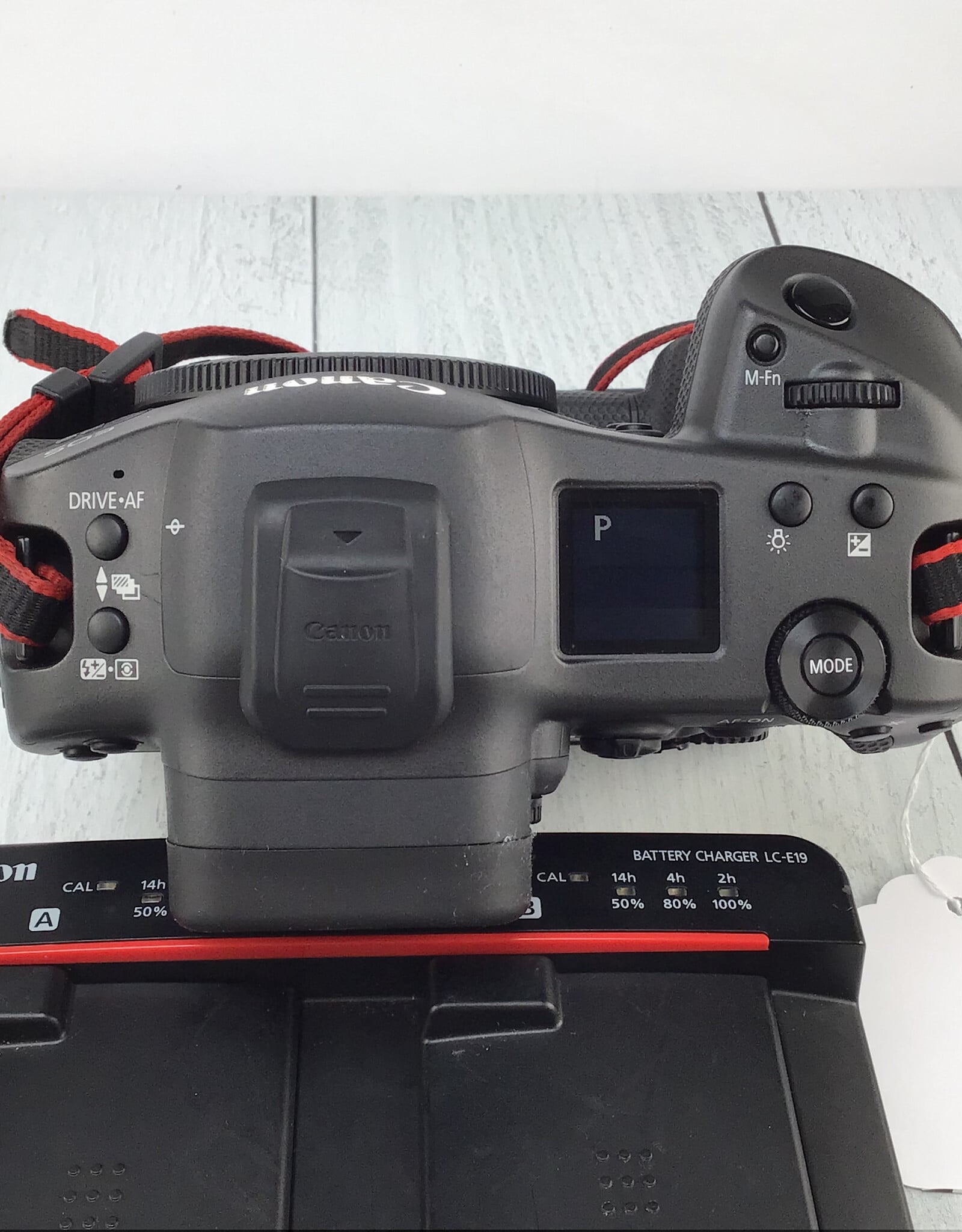 CANON Canon R3 Camera w/charger Used Good