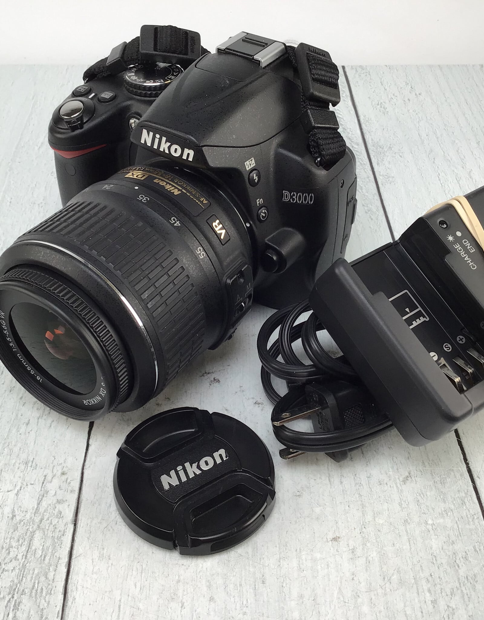 NIKON Nikon D3000 Camera w/ 18-55mm VR Used Good