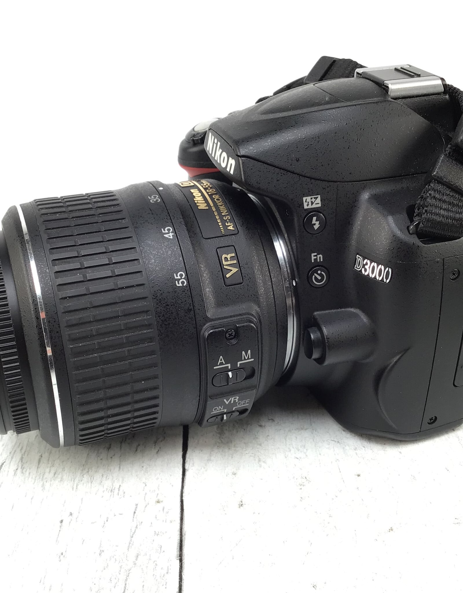 NIKON Nikon D3000 Camera w/ 18-55mm VR Used Good