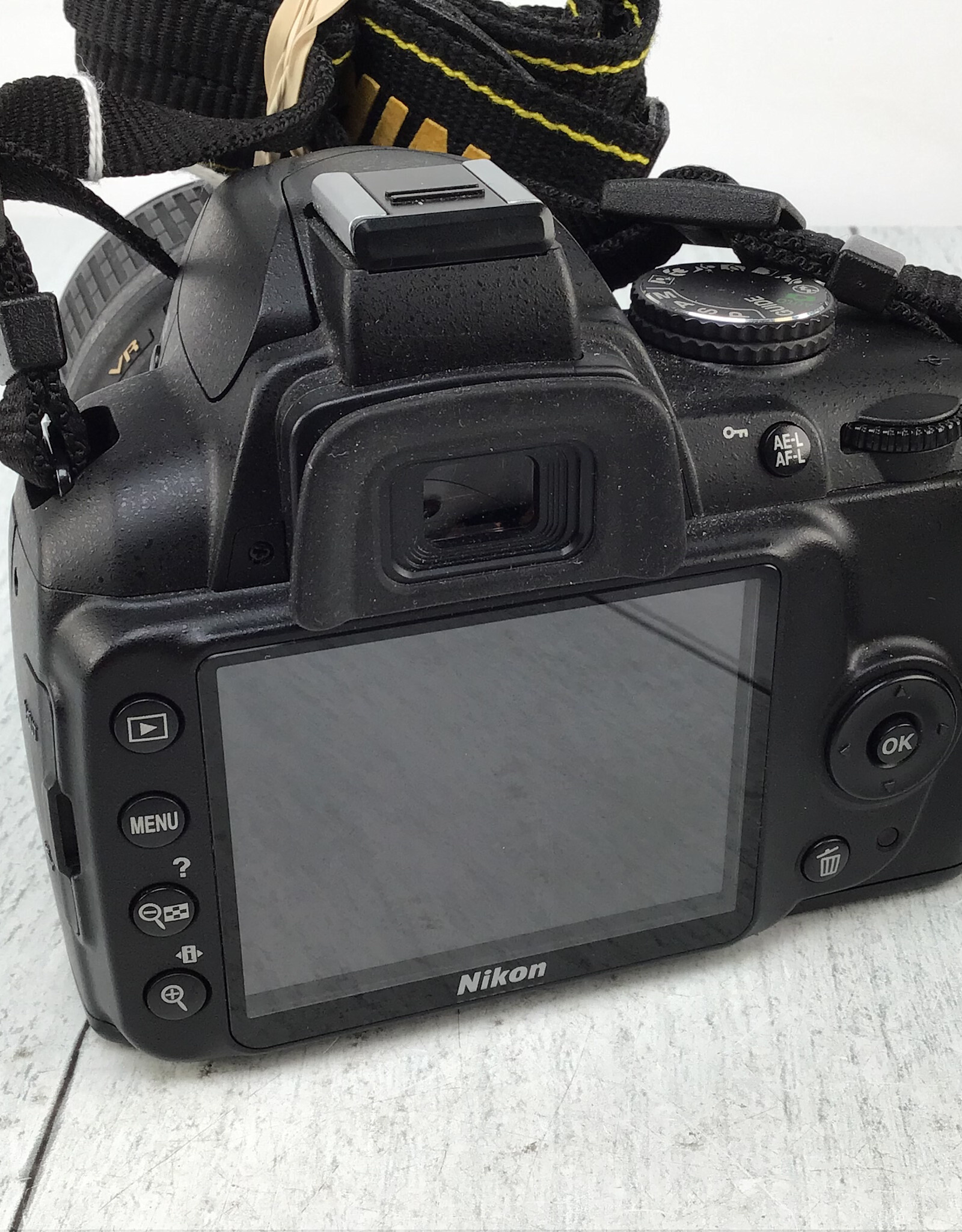 NIKON Nikon D3000 Camera w/ 18-55mm VR Used Good