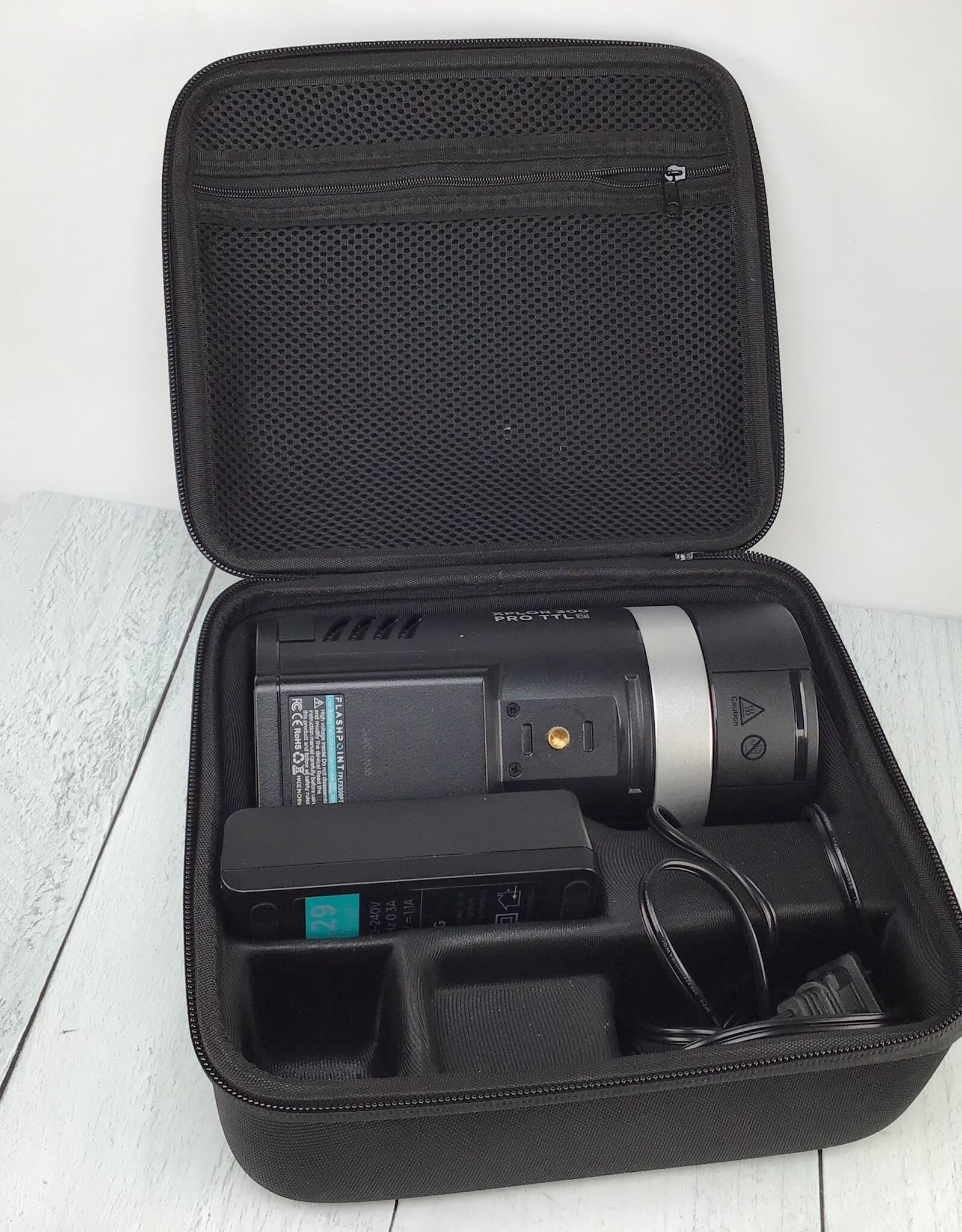 Flashpoint Flashpoint Xplor 300 pro TTL Flash in Case Used Good