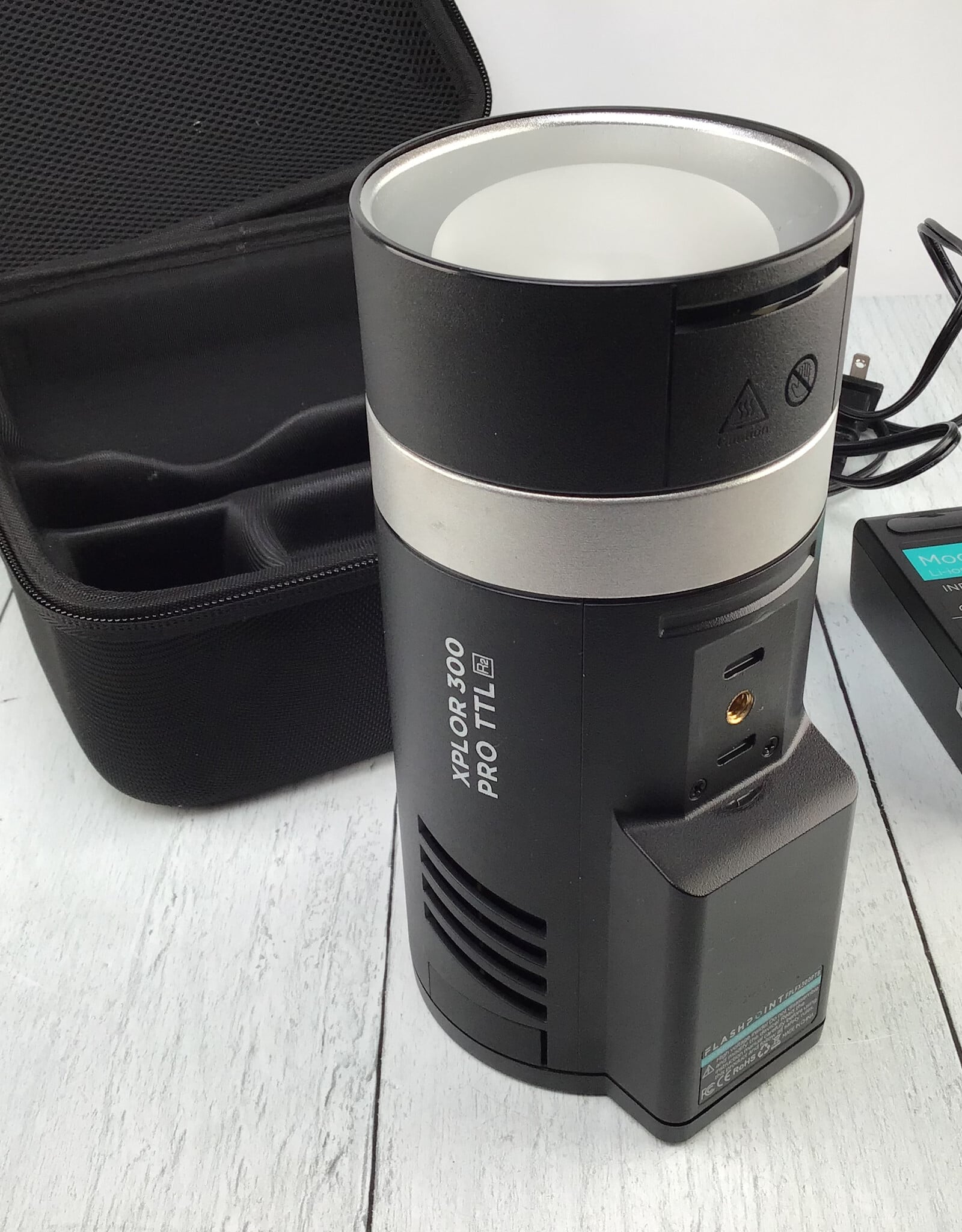 Flashpoint Flashpoint Xplor 300 pro TTL Flash in Case Used Good