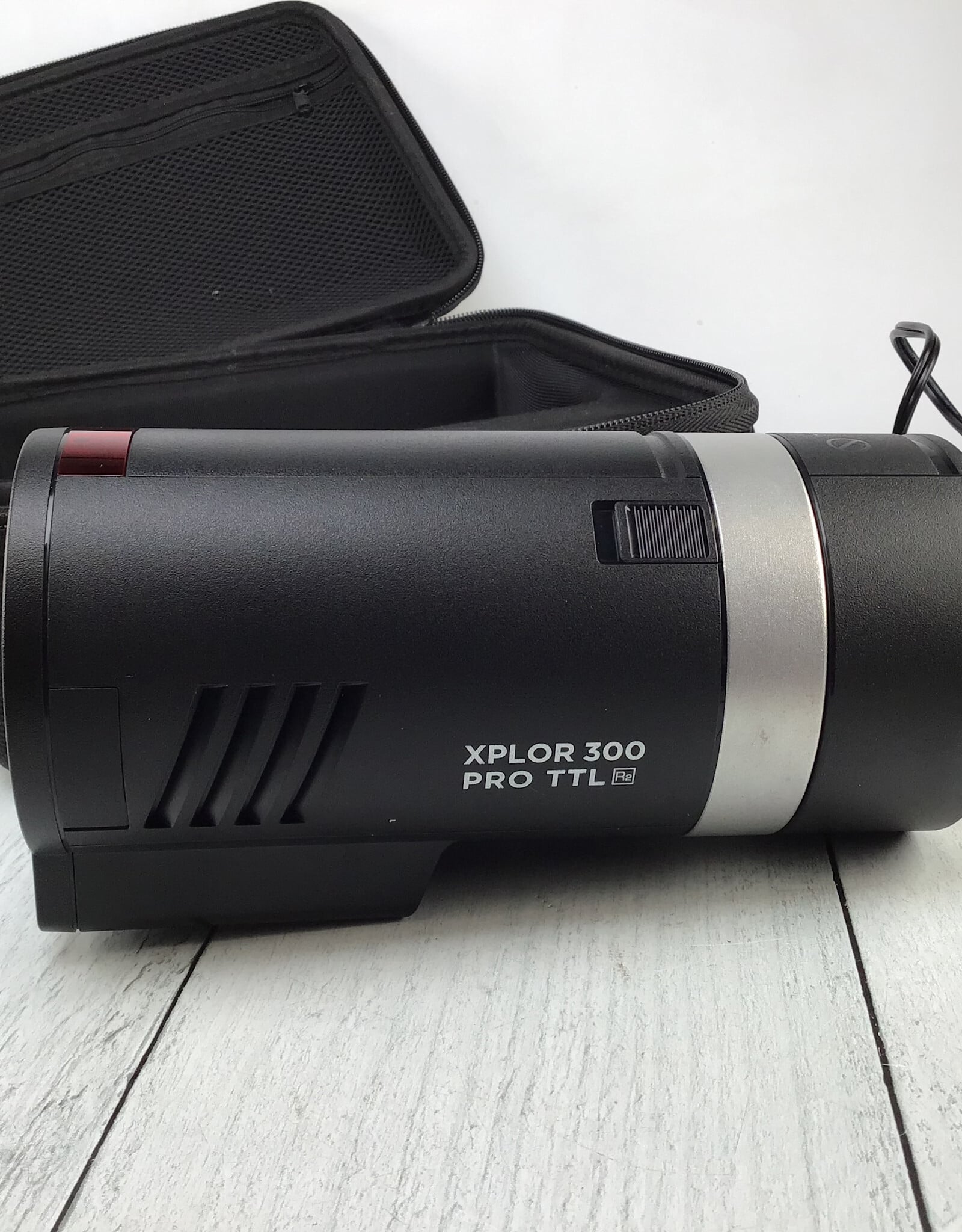 Flashpoint Flashpoint Xplor 300 pro TTL Flash in Case Used Good