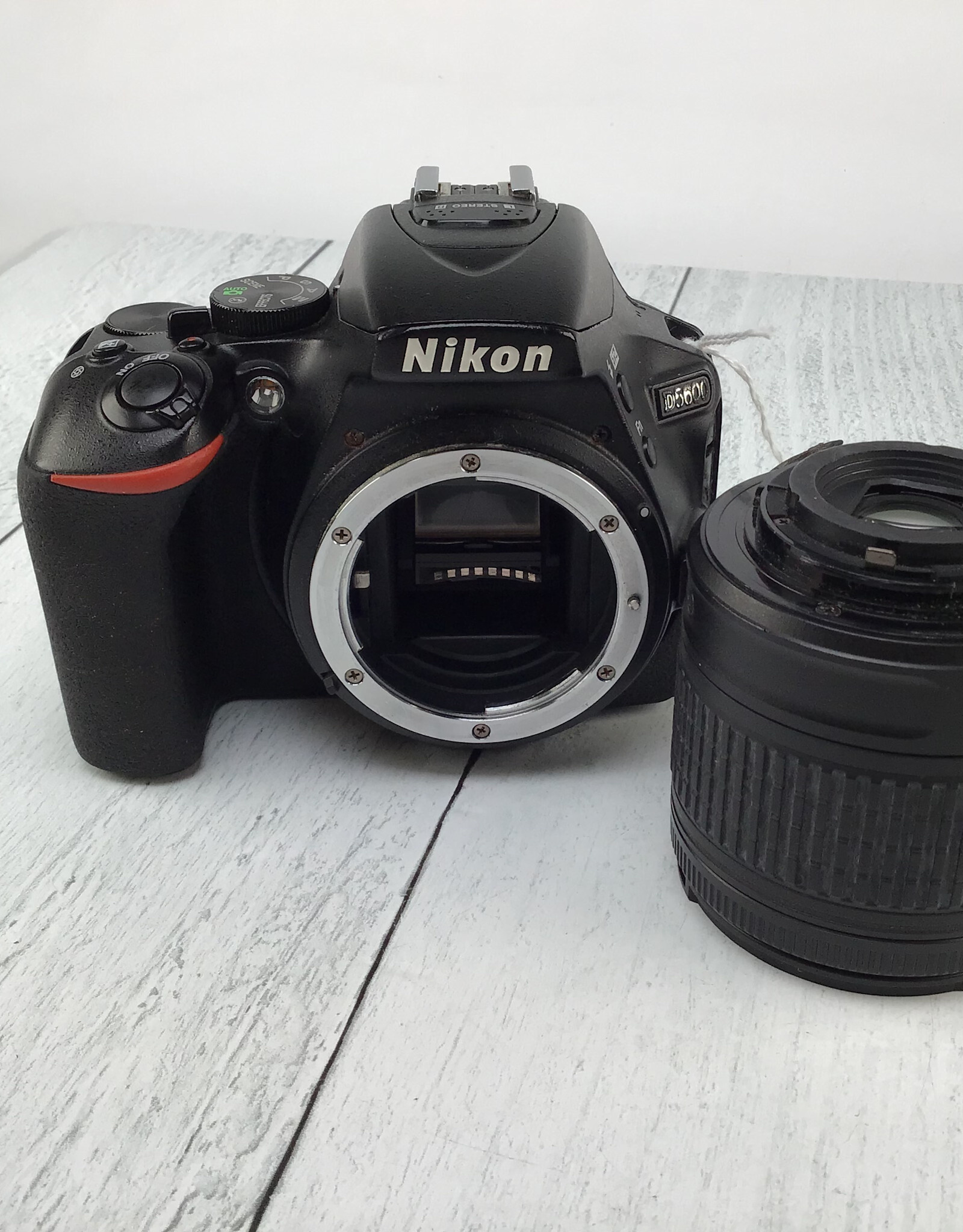 NIKON Nikon D5600 Camera w/ AF-P 18-55mm VR Used Fair