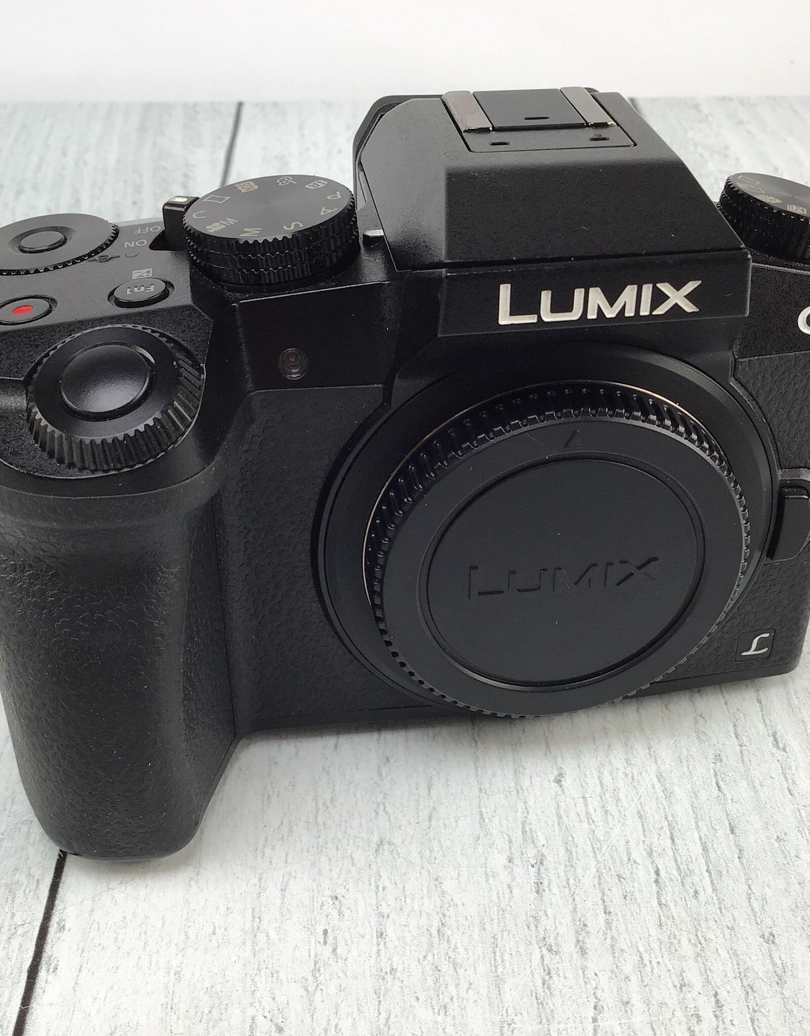 PANASONIC Panasonic Lumix G7 Camera w/ 14-42mm in Box Used Good