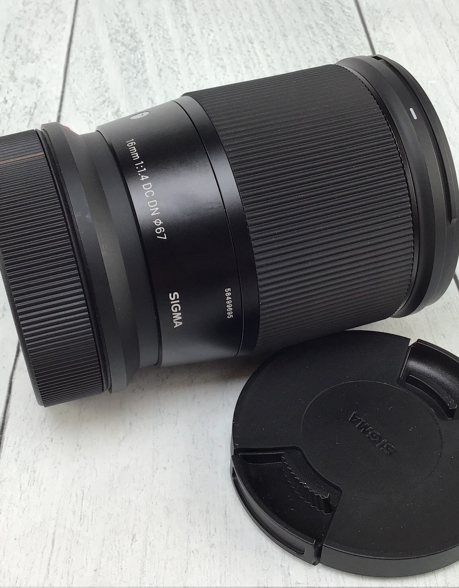 SIGMA Sigma 16mm f1.4 DC DN Lens for canon RF Used Good