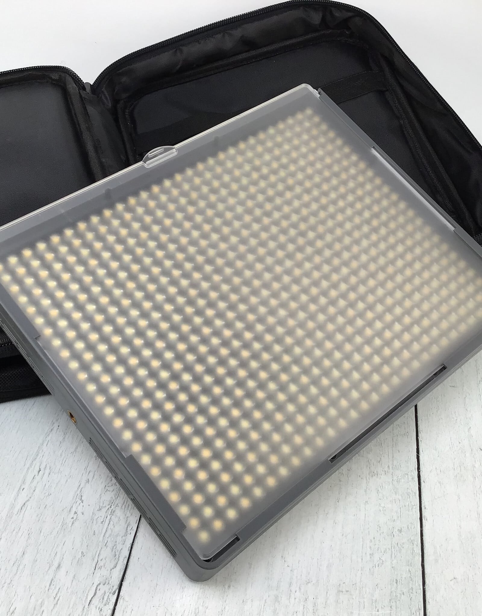 Aputure Aputure HR672C LED Light in Case Used Good