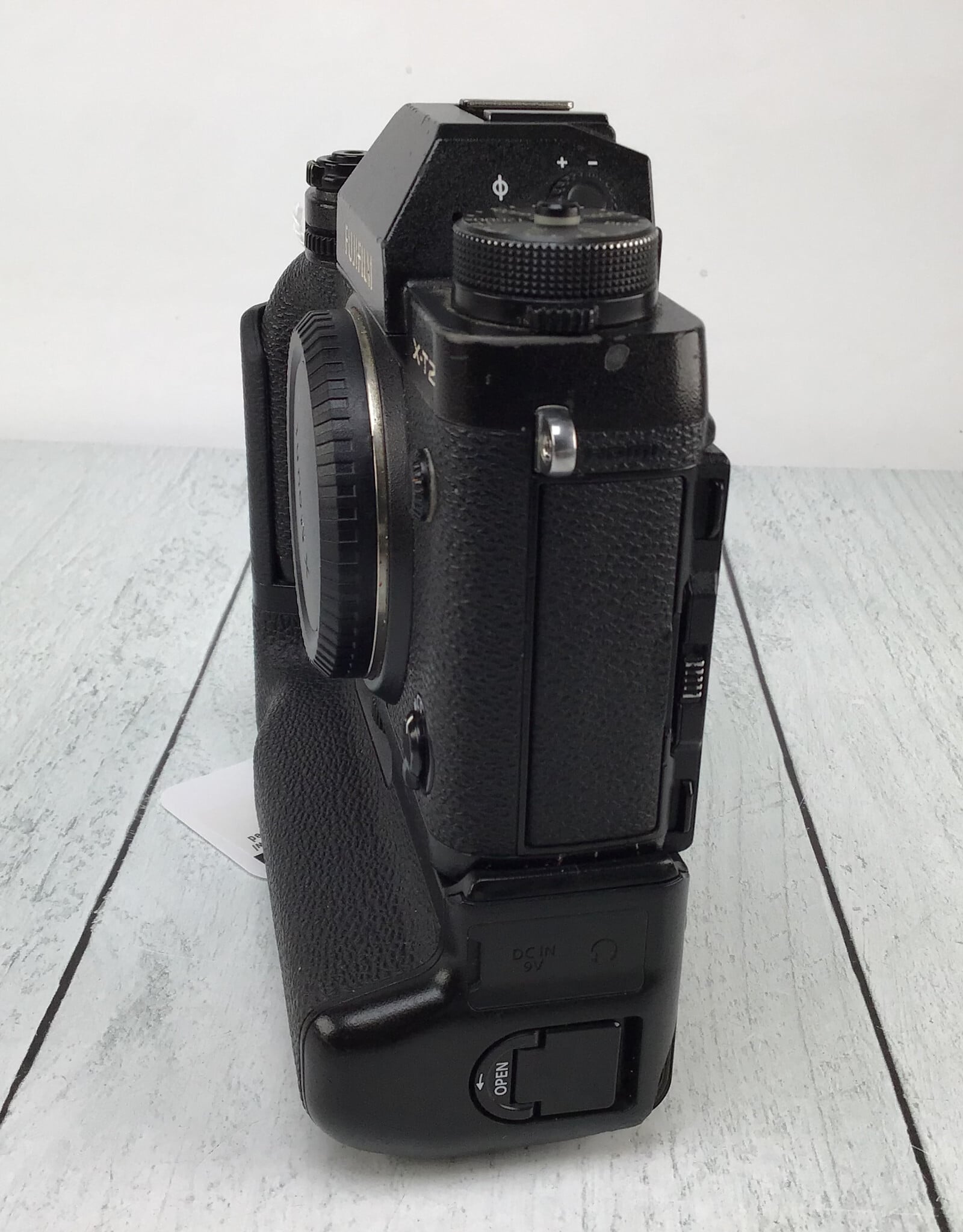 FUJI Fuji X-T2 Camera w/ VPB-XT2 Grip Used Fair