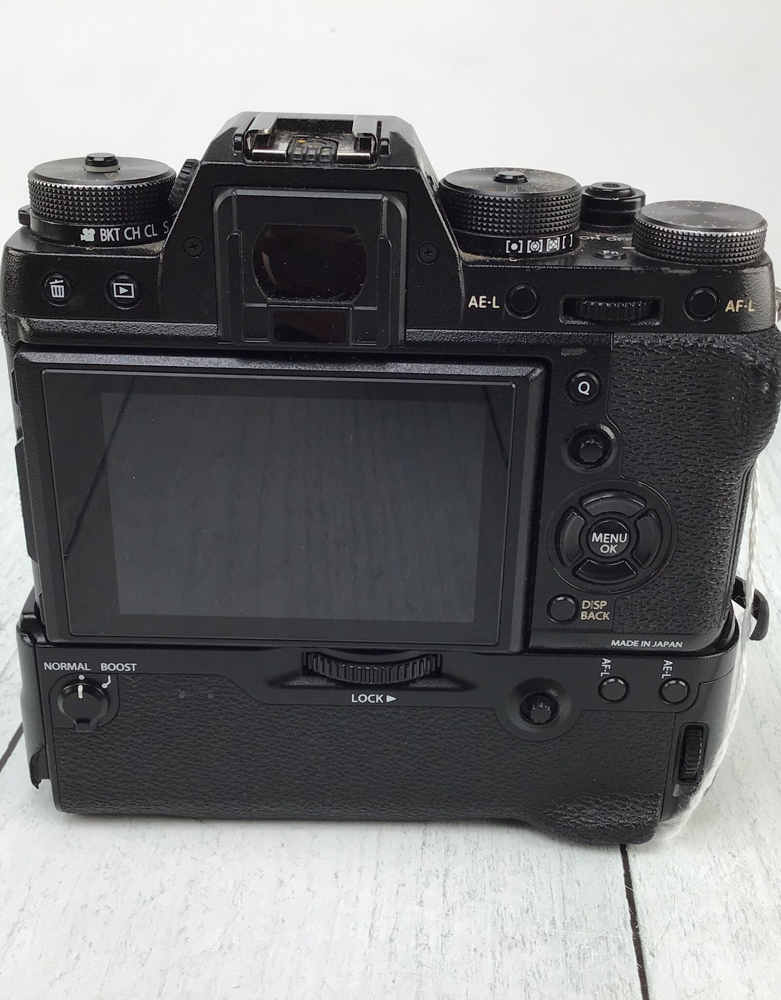 FUJI Fuji X-T2 Camera w/ VPB-XT2 Grip Used Fair