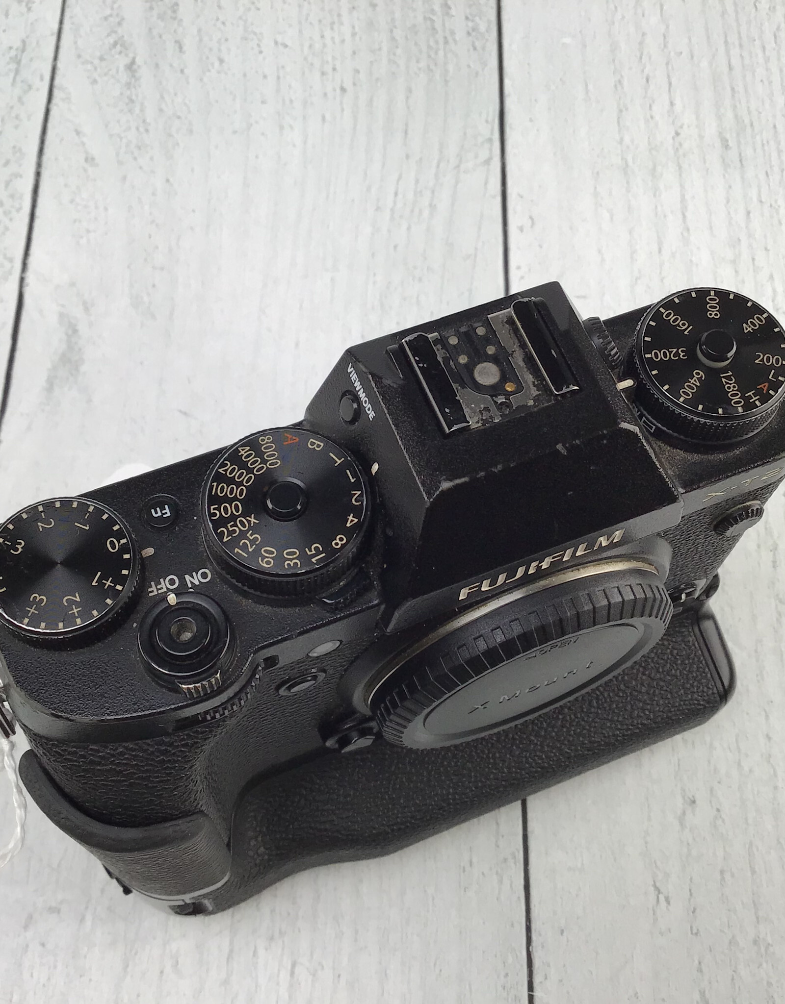 FUJI Fuji X-T2 Camera w/ VPB-XT2 Grip Used Fair