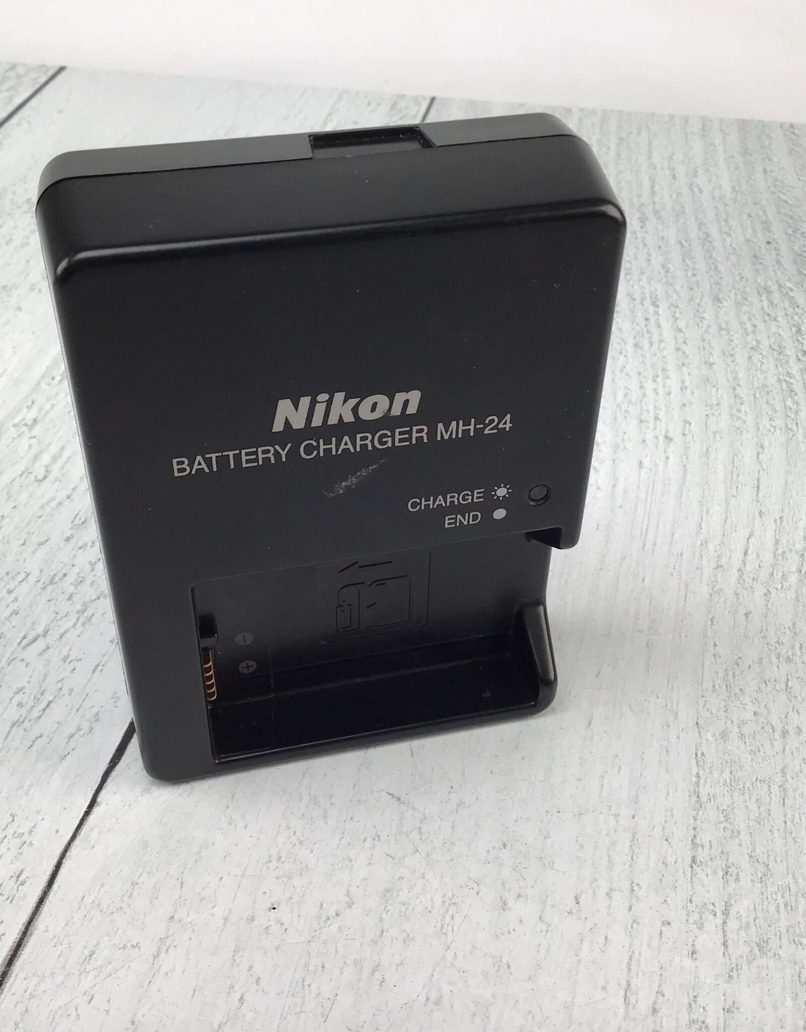NIKON Nikon MH-24 Battery Charger for EN-EL14 Used Good