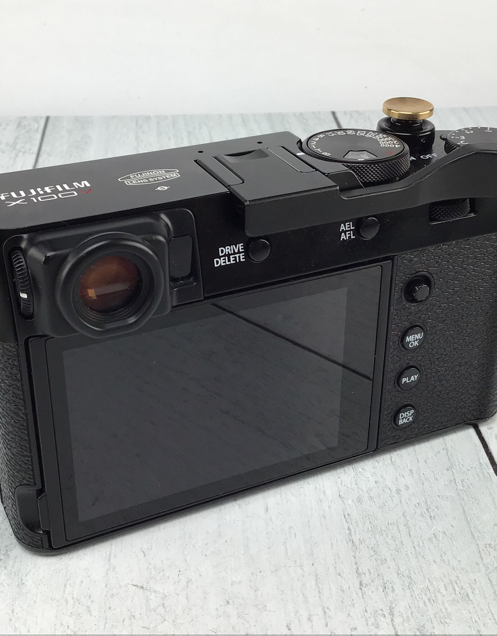 FUJI Fuji X100V Camera Black w/ Nisi Jet Mag UV, Lens Hood, Thumb Rest Used Good