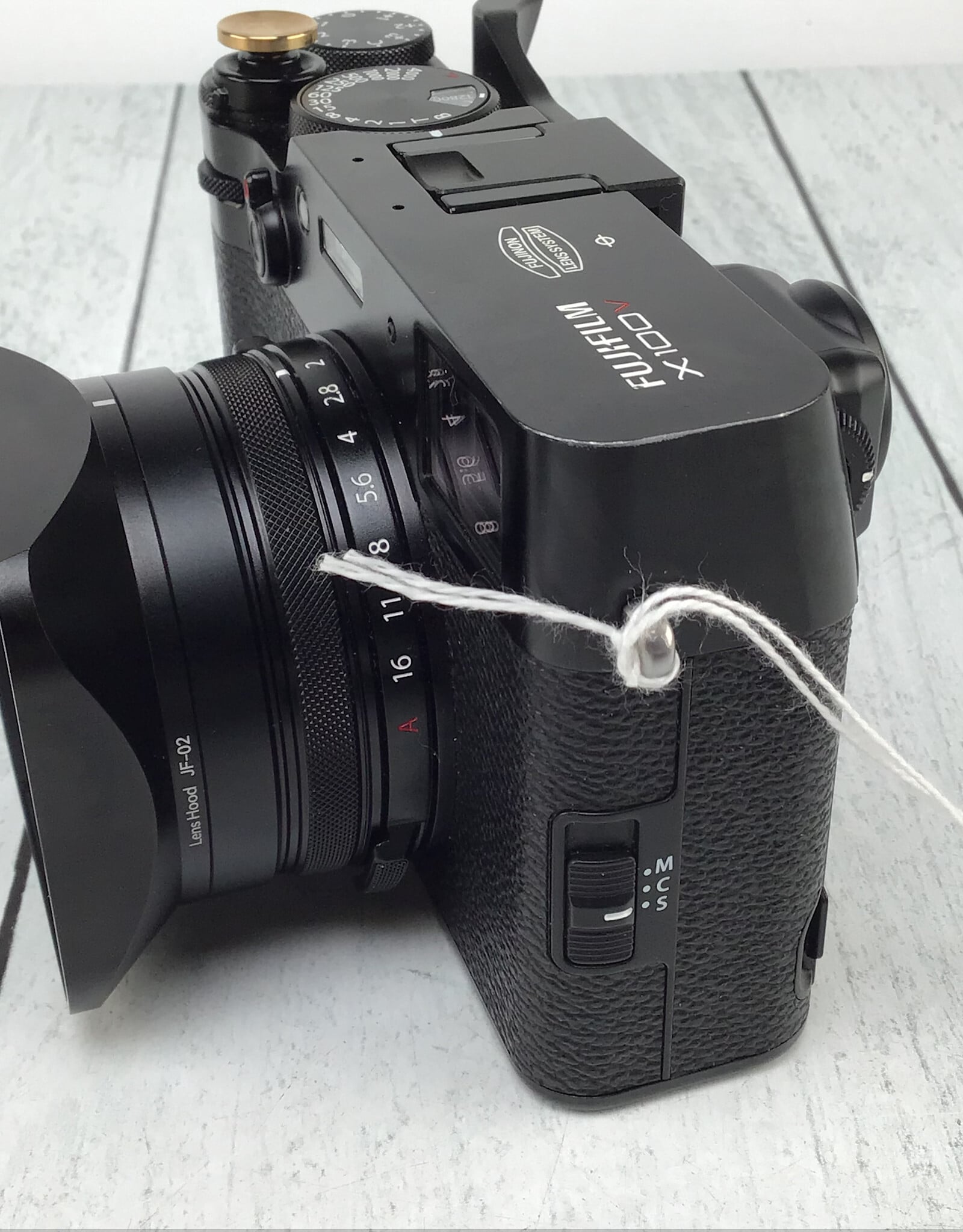 FUJI Fuji X100V Camera Black w/ Nisi Jet Mag UV, Lens Hood, Thumb Rest Used Good