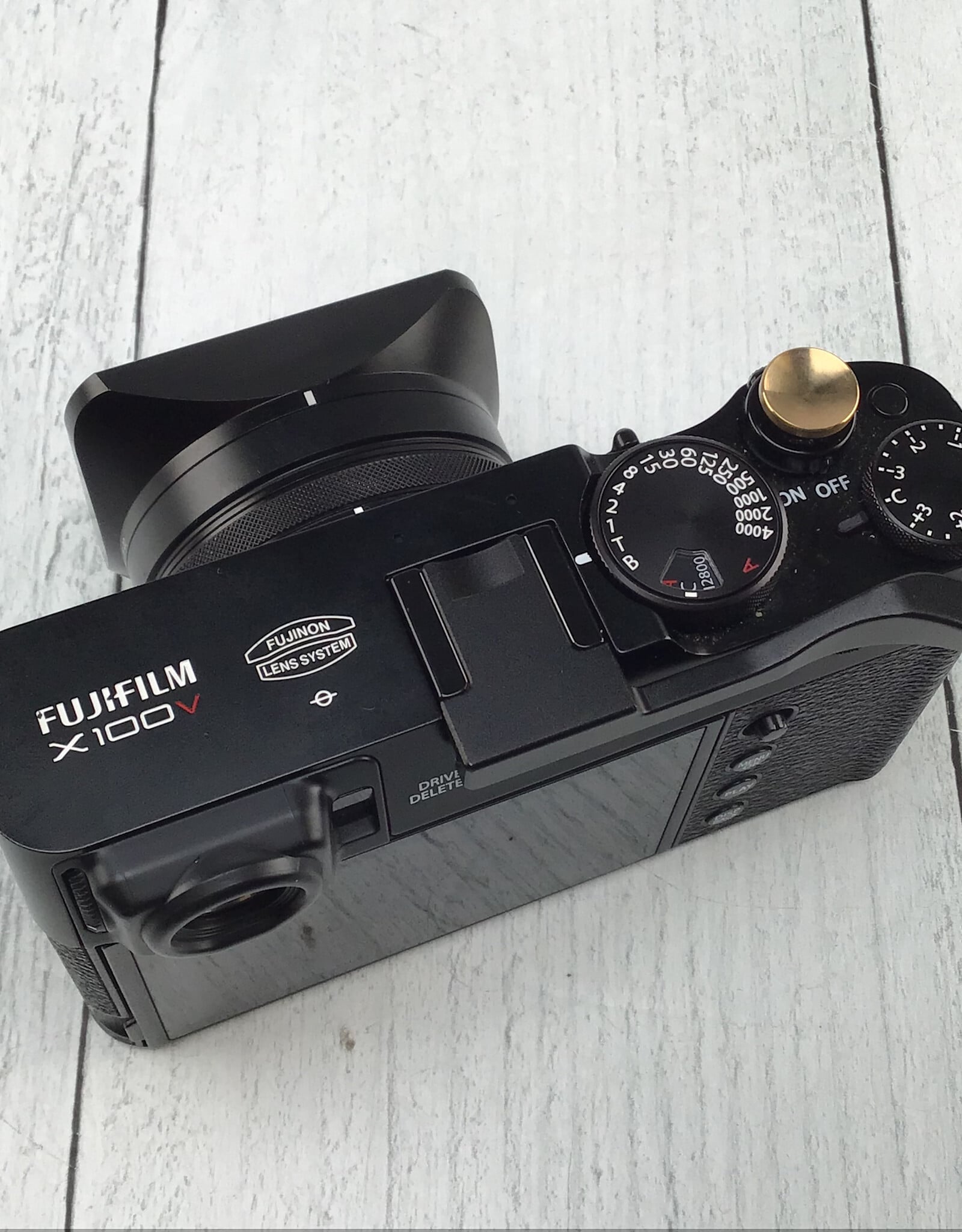 FUJI Fuji X100V Camera Black w/ Nisi Jet Mag UV, Lens Hood, Thumb Rest Used Good