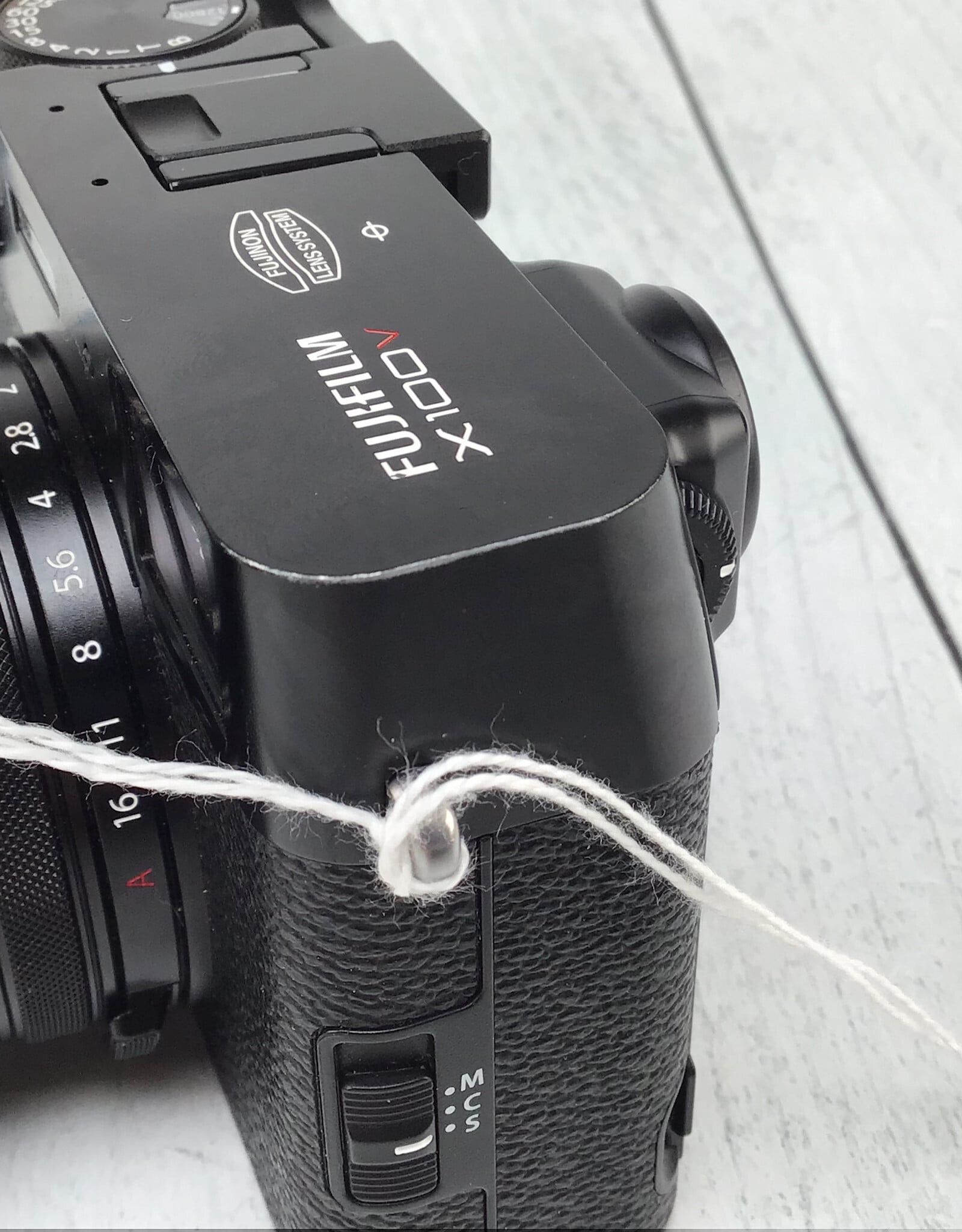 FUJI Fuji X100V Camera Black w/ Nisi Jet Mag UV, Lens Hood, Thumb Rest Used Good