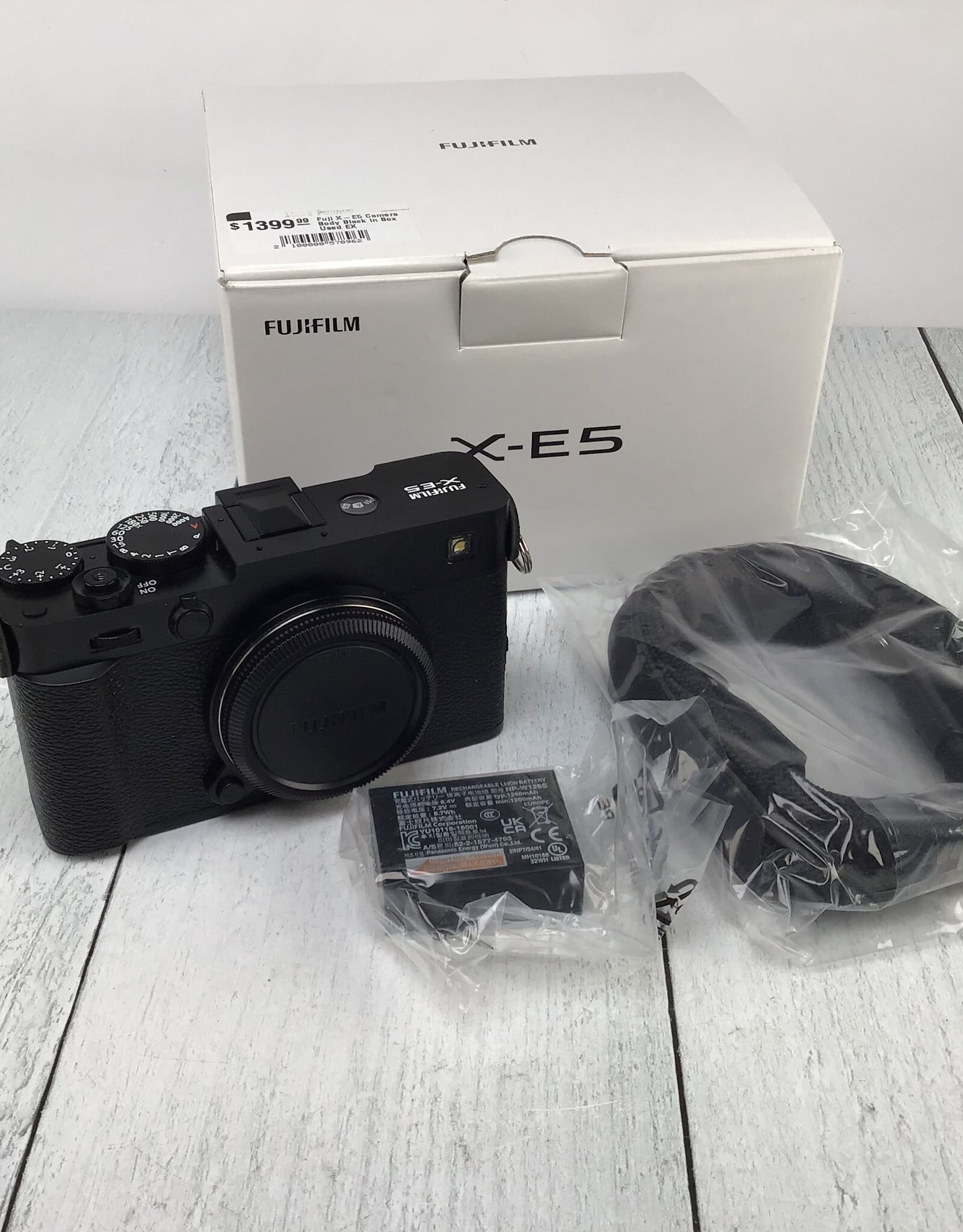 FUJI Fuji X-E5 Camera Body Black in Box Used EX