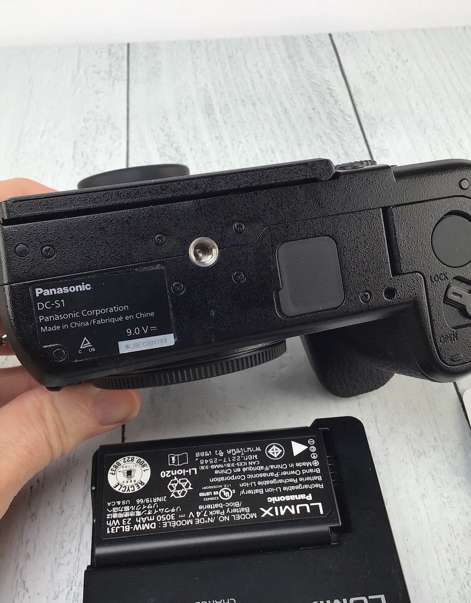 PANASONIC Panasonic Lumix S1 Camera Body w/ Charger EX