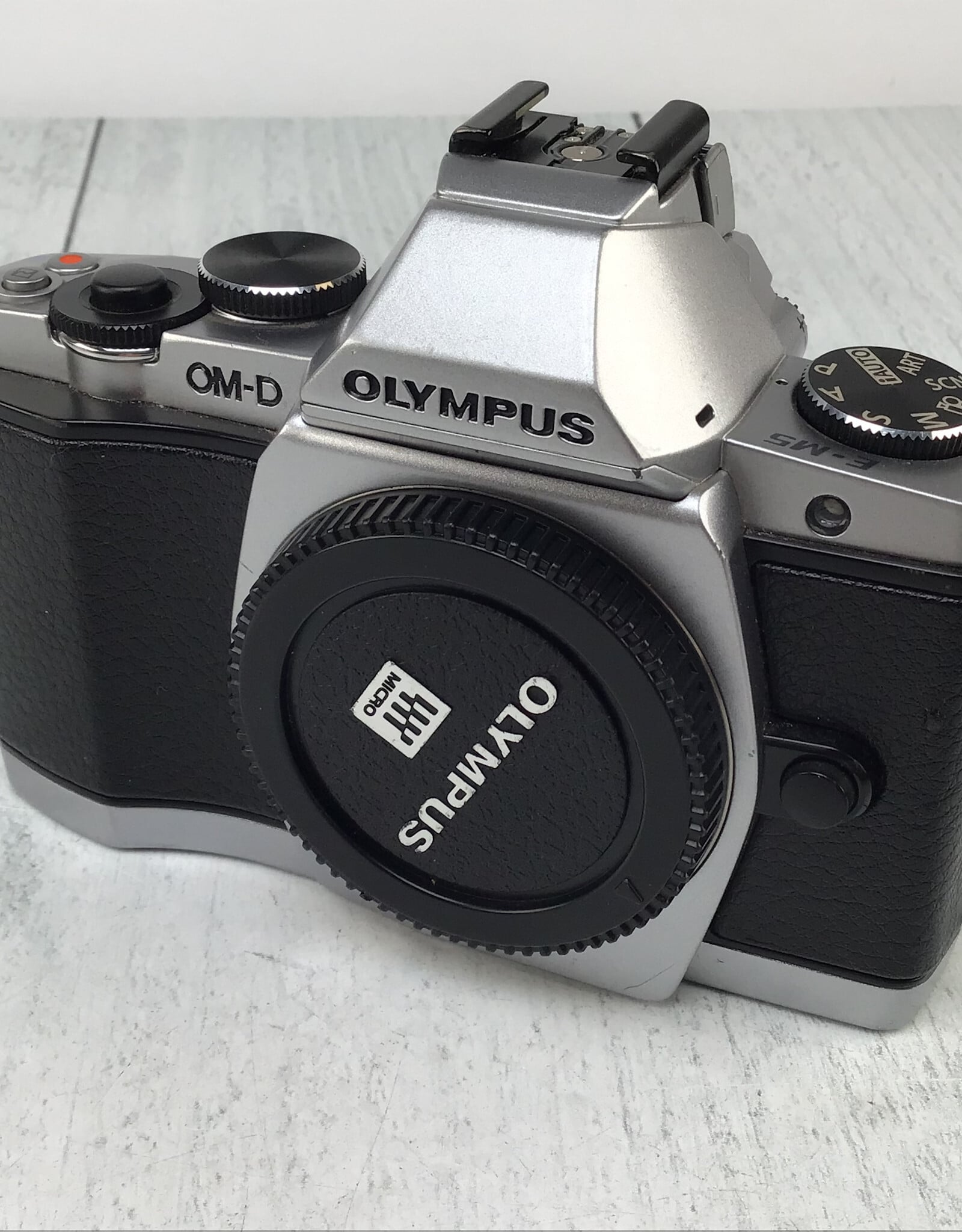 OLYMPUS Olympus OM-D E-M5 Camera Rear LCD Not Working Used AS IS