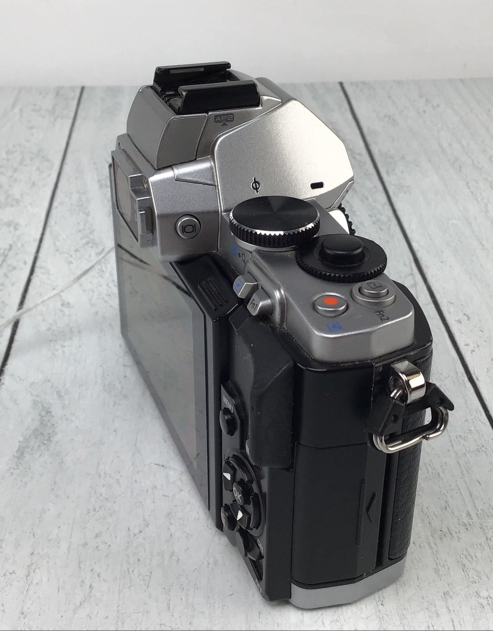OLYMPUS Olympus OM-D E-M5 Camera Rear LCD Not Working Used AS IS