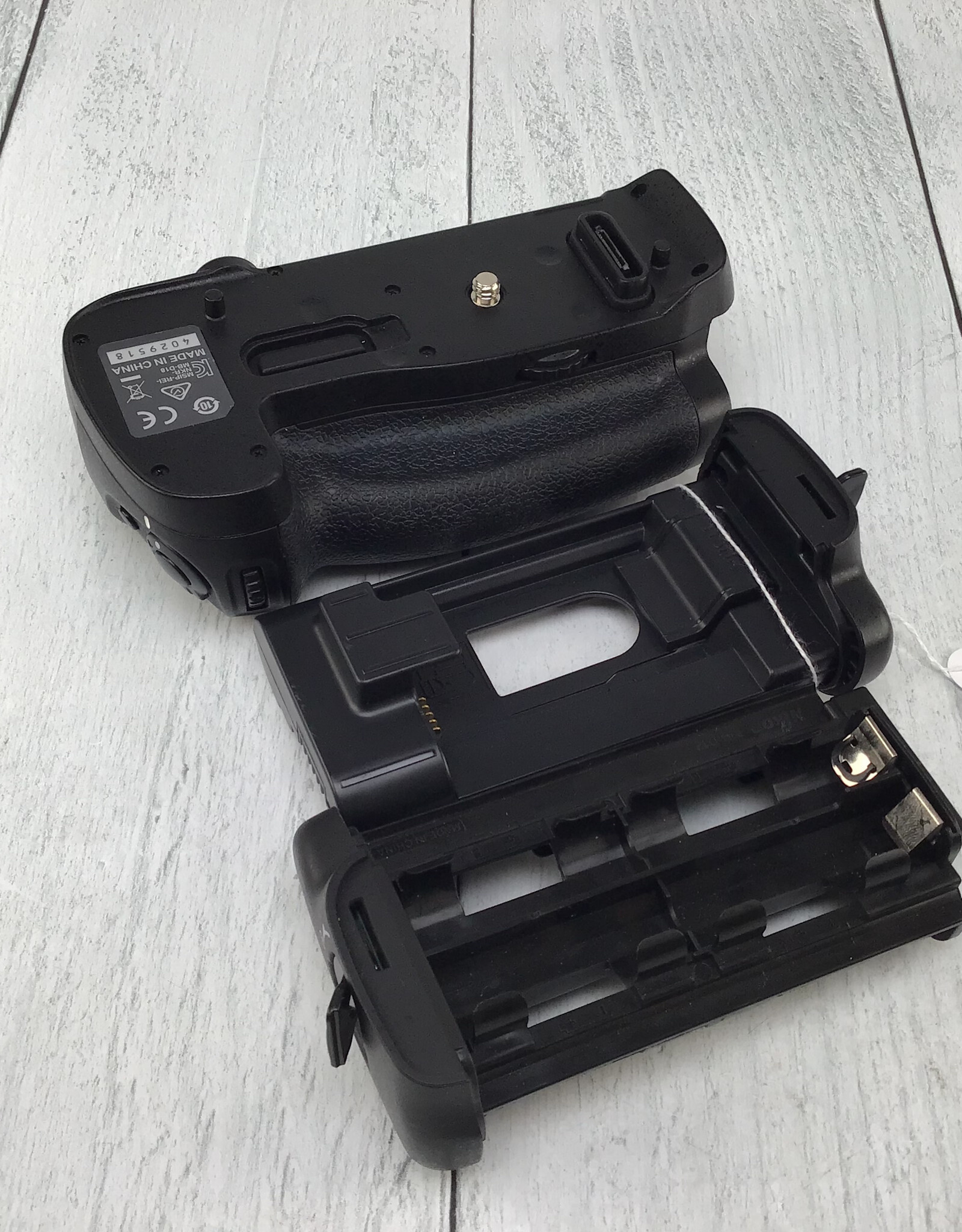 NIKON Nikon MB-D18 Battery Grip Used Good