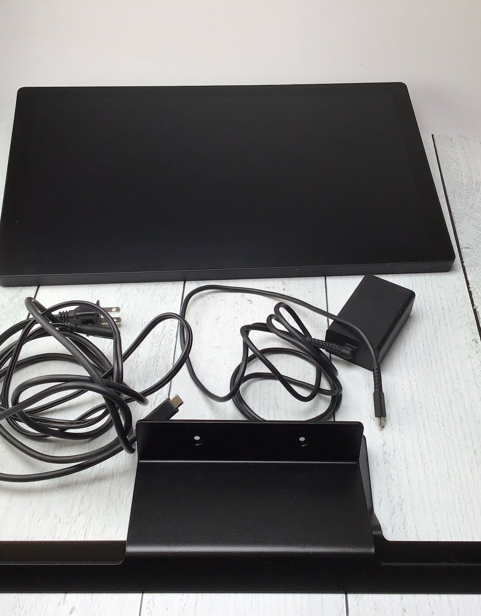 Wacom Wacom Cintiq Pro 17 Touch Pen Display in Box Used Good