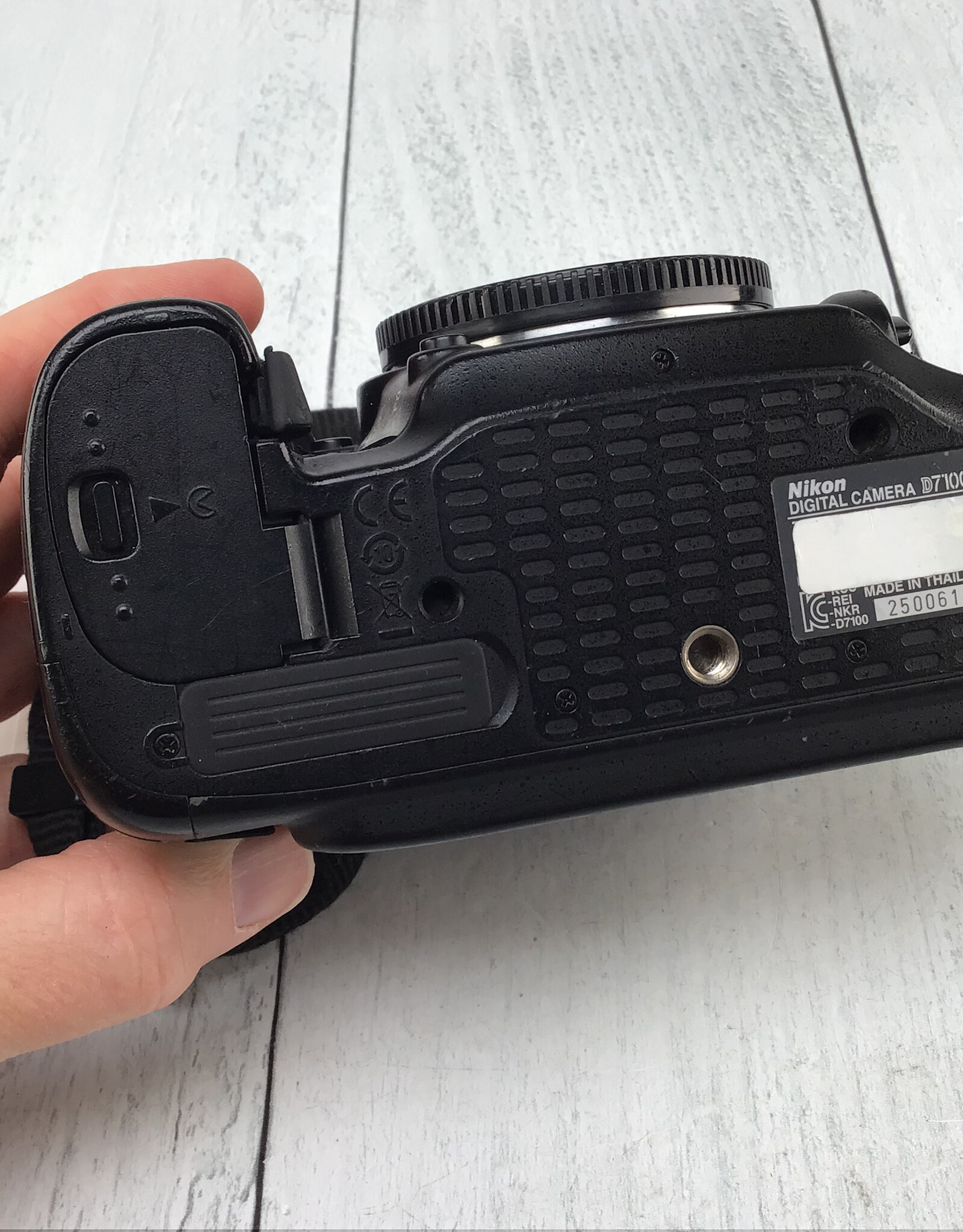 NIKON Nikon D7100 Camera Body Used BGN