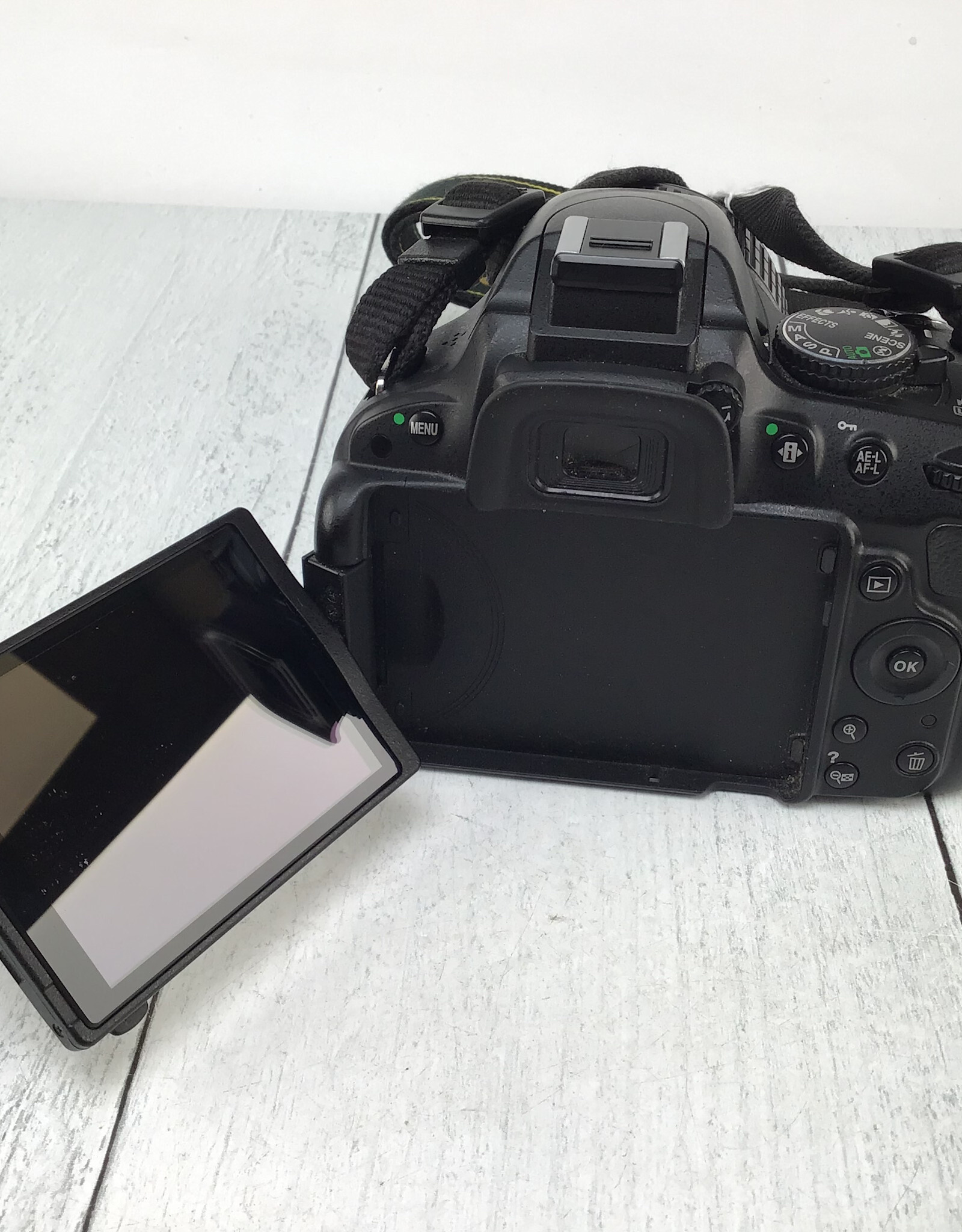 NIKON Nikon D5100 Camera w/ 18-55mm Used Good