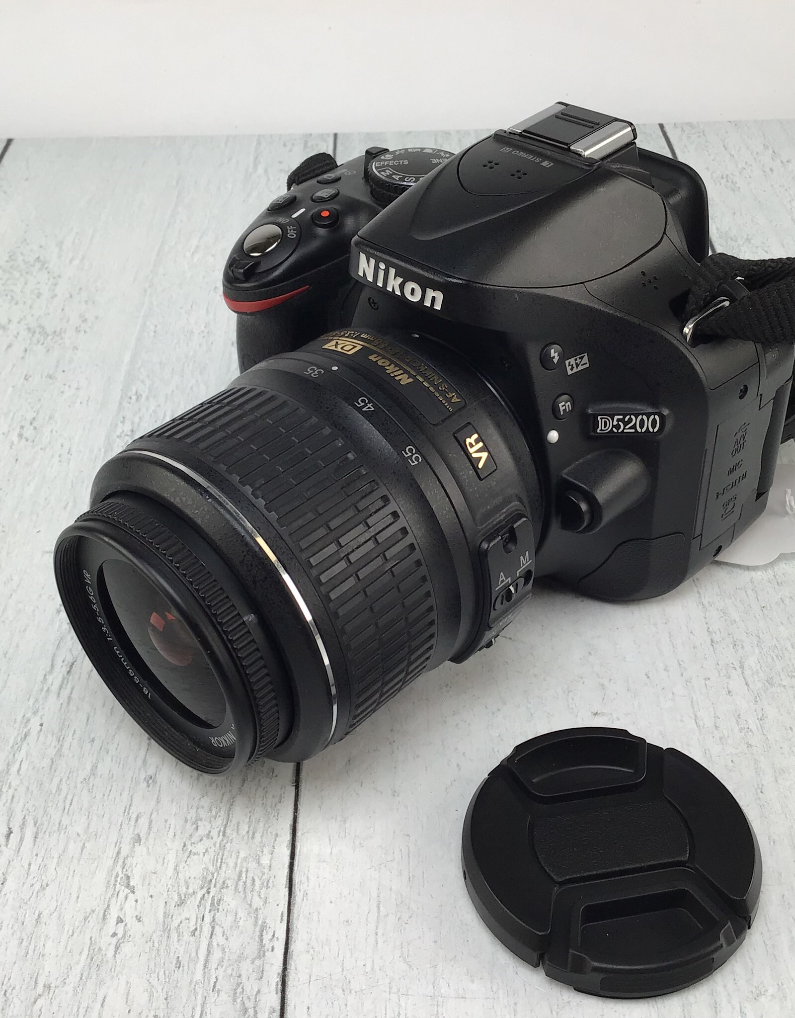 NIKON Nikon D5200 Camera w/ 18-55mm Used Good