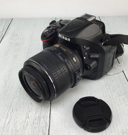 NIKON Nikon D5200 Camera w/ 18-55mm Used Fair