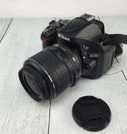 NIKON Nikon D5200 Camera w/ 18-55mm Used Good