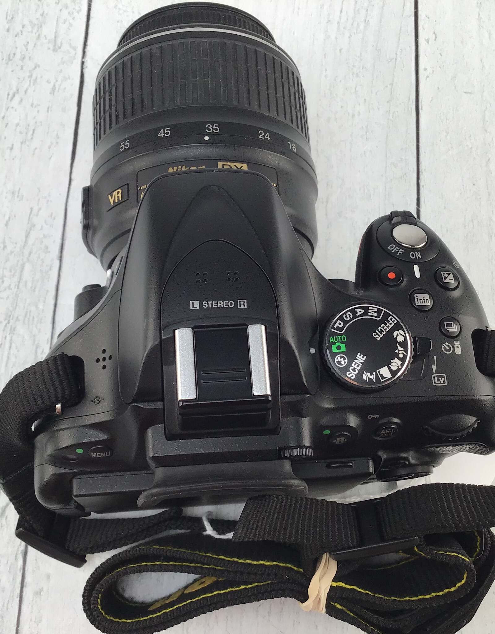NIKON Nikon D5200 Camera w/ 18-55mm Used Good